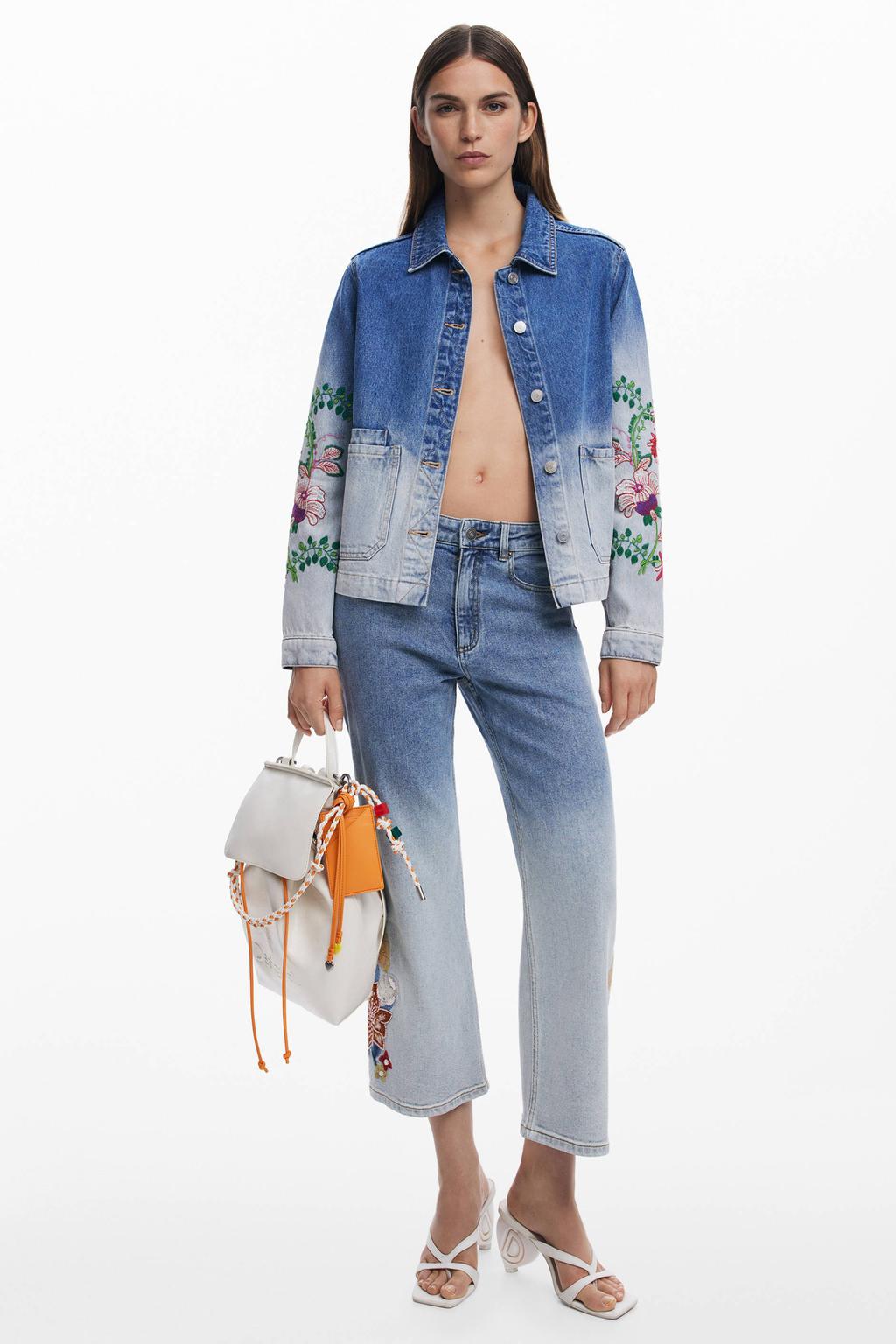 Light blue denim dames Desigual spijkerjas van denim met dip-dye effect, lange mouwen, klassieke kraag en borduursels