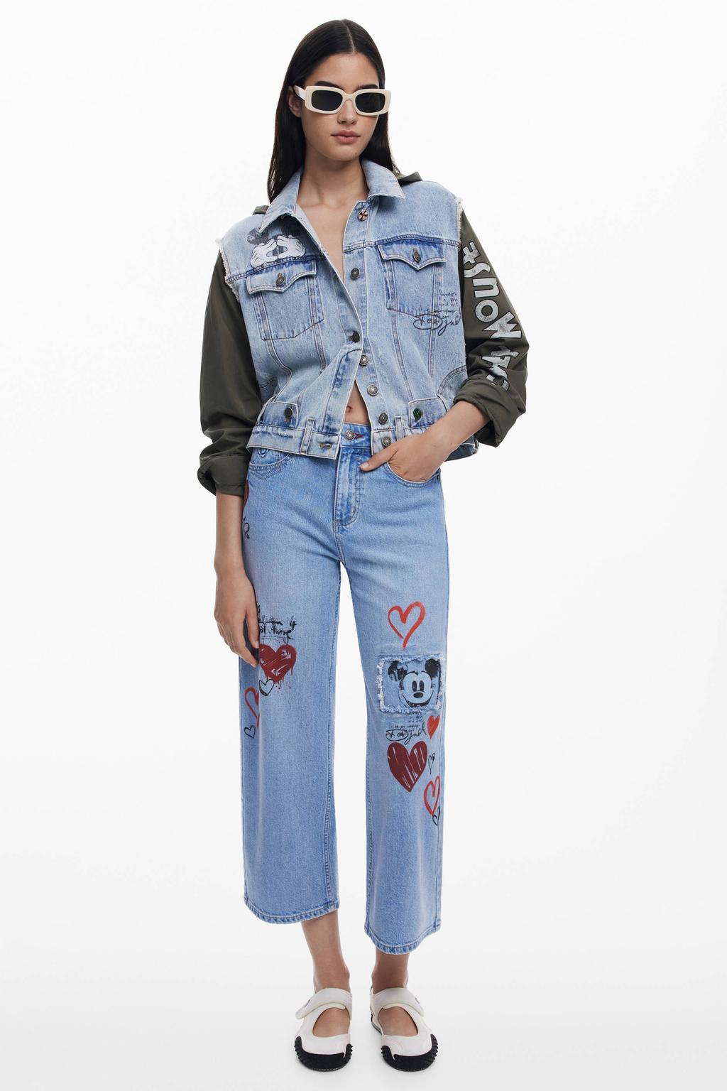 Medium blue denim dames Desigual spijkerjas van denim met personage print, lange mouwen en klassieke kraag