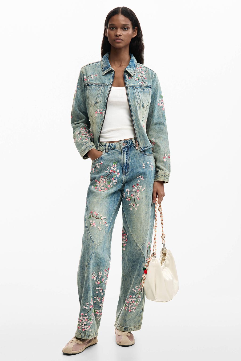 Medium blue en roze dames Desigual gebloemde barrel jeans van denim met regular waist en rits- en knoopsluiting
