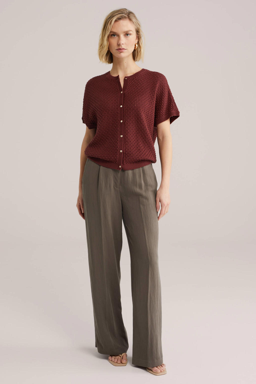 Donkerrode dames WE Fashion gebreid vest van katoen met effen, driekwart mouwen, ronde hals en knoopsluiting