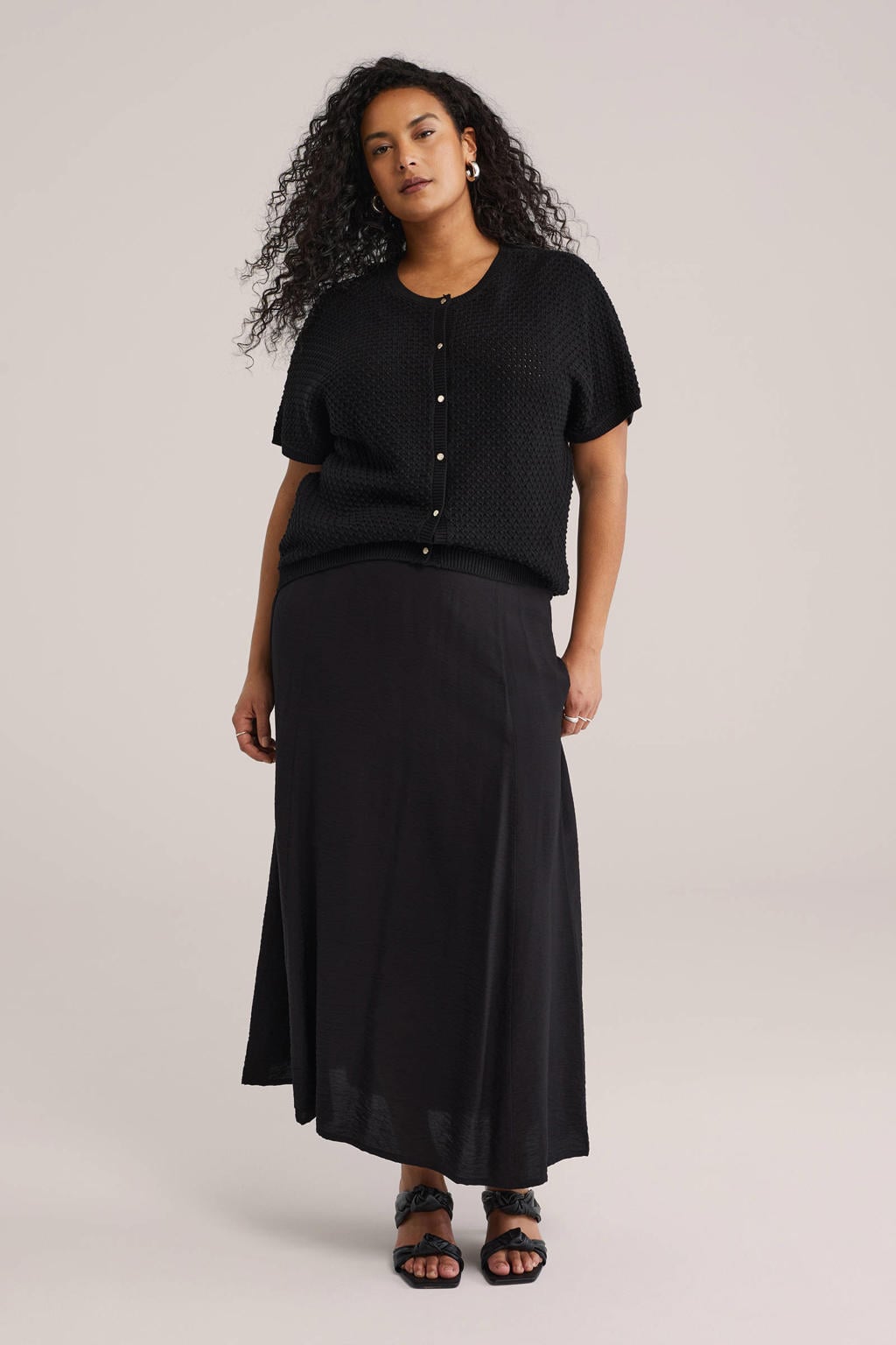 Zwarte dames WE Fashion Curve gebreid vest van katoen met effen, korte mouwen, ronde hals en knoopsluiting