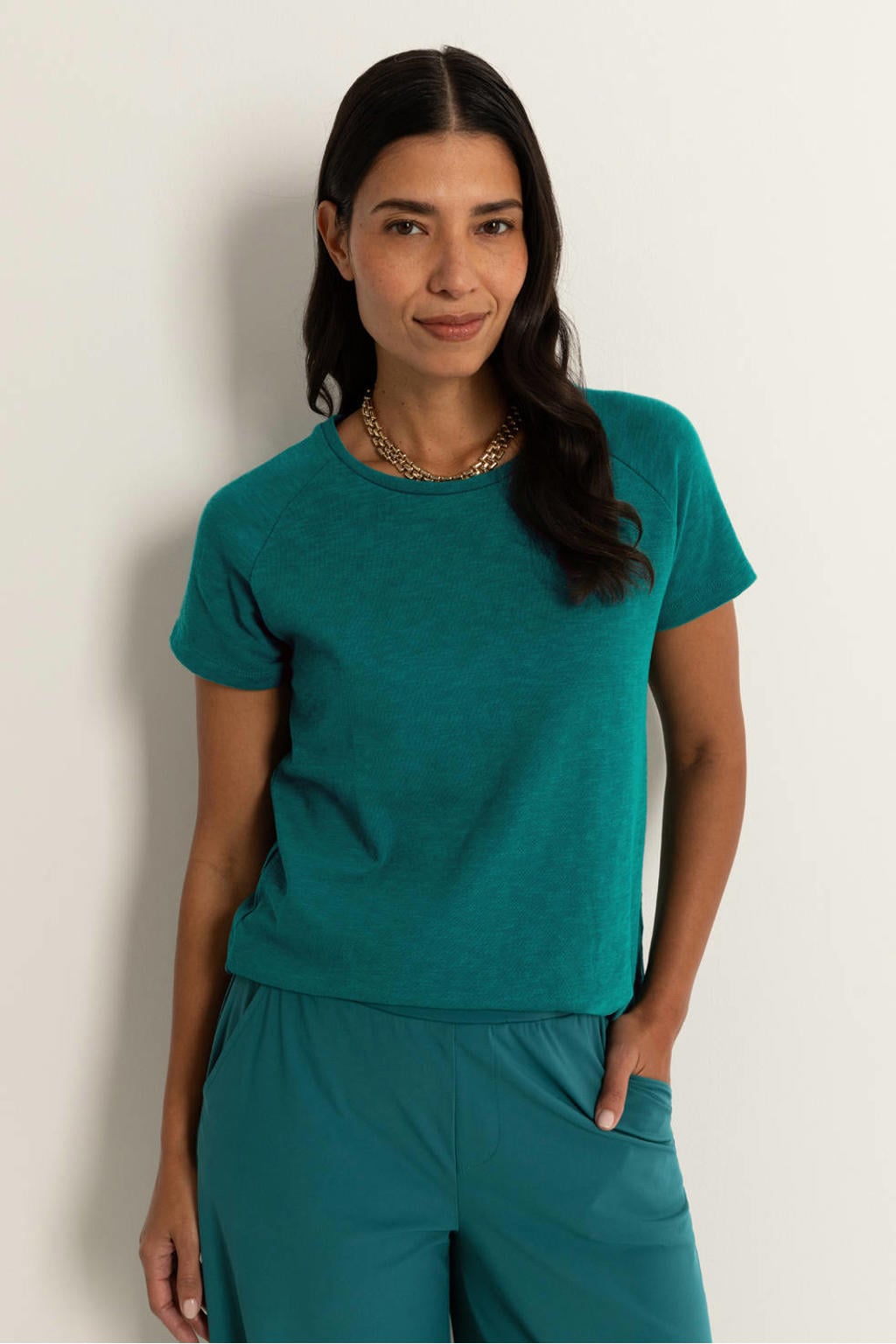 Groene dames CLAUDIA BY CLAUDIA STRÄTER T-shirt van katoen met effen, korte mouwen, ronde hals en geweven detail