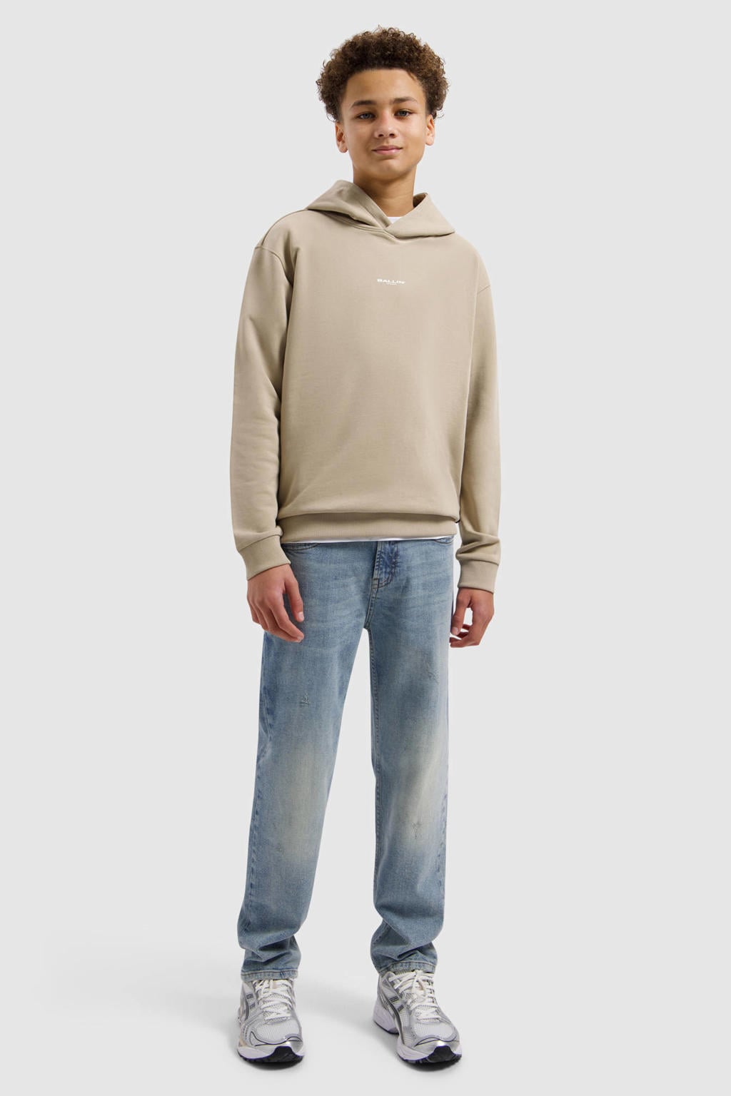 Beige jongens Ballin hoodie van sweat materiaal met backprint, lange mouwen en capuchon