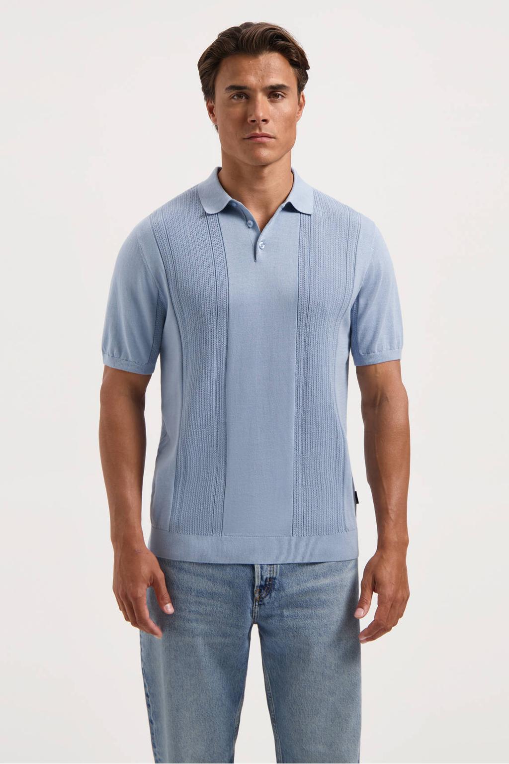 Lichtblauwe heren Saint Steve regular polo fijn gebreid van katoen met effen, korte mouwen en knoopsluiting