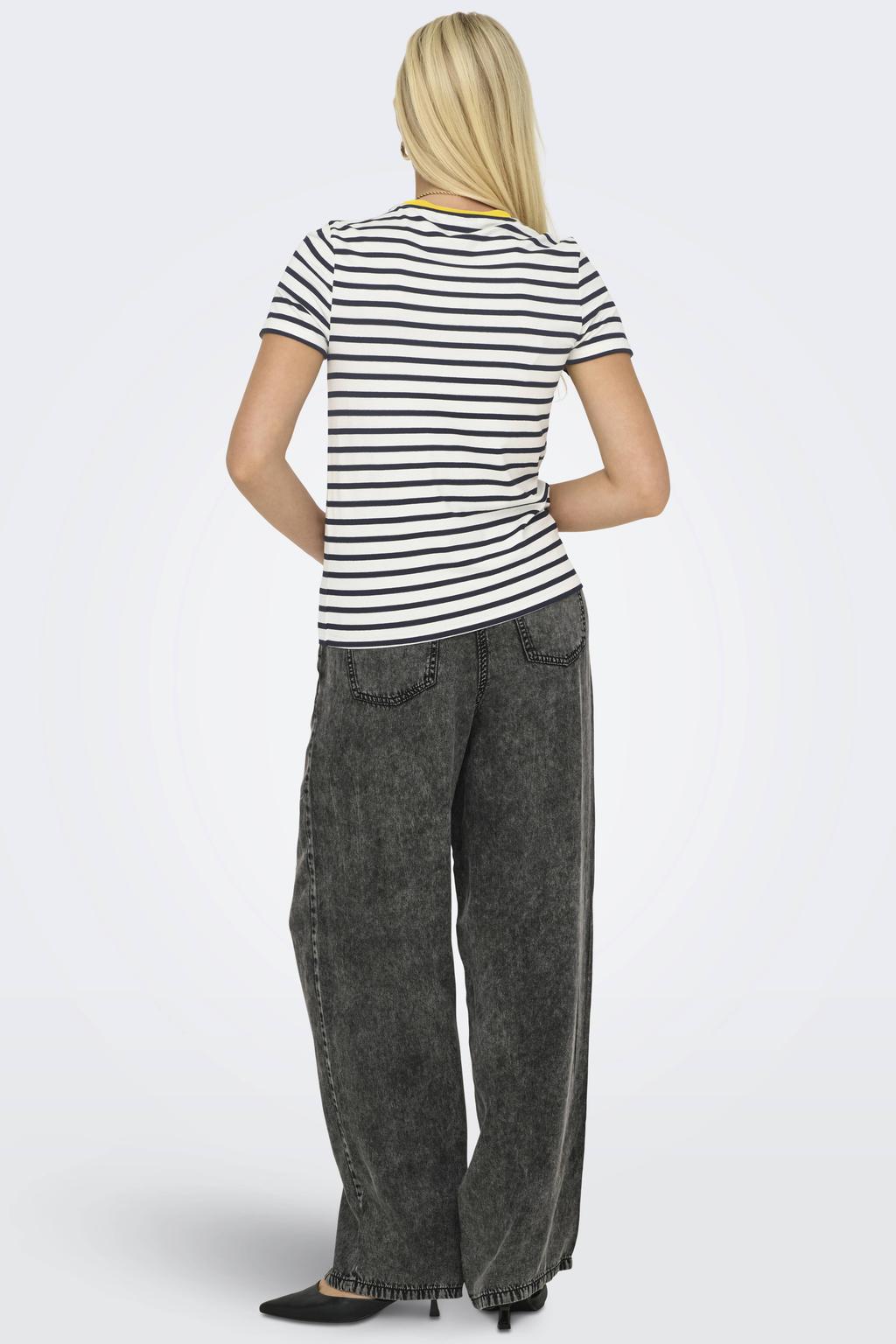 Zwart, wit en gele dames ONLY gestreepte T-shirt van viscose met korte mouwen en ronde hals