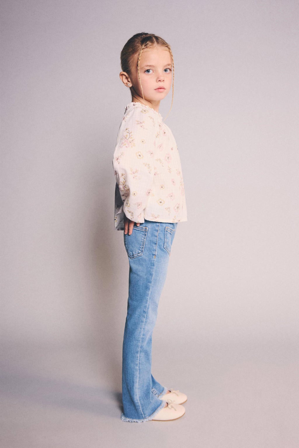 Medium blue denim meisjes Mango Kids flared jeans van denim met regular waist en effen