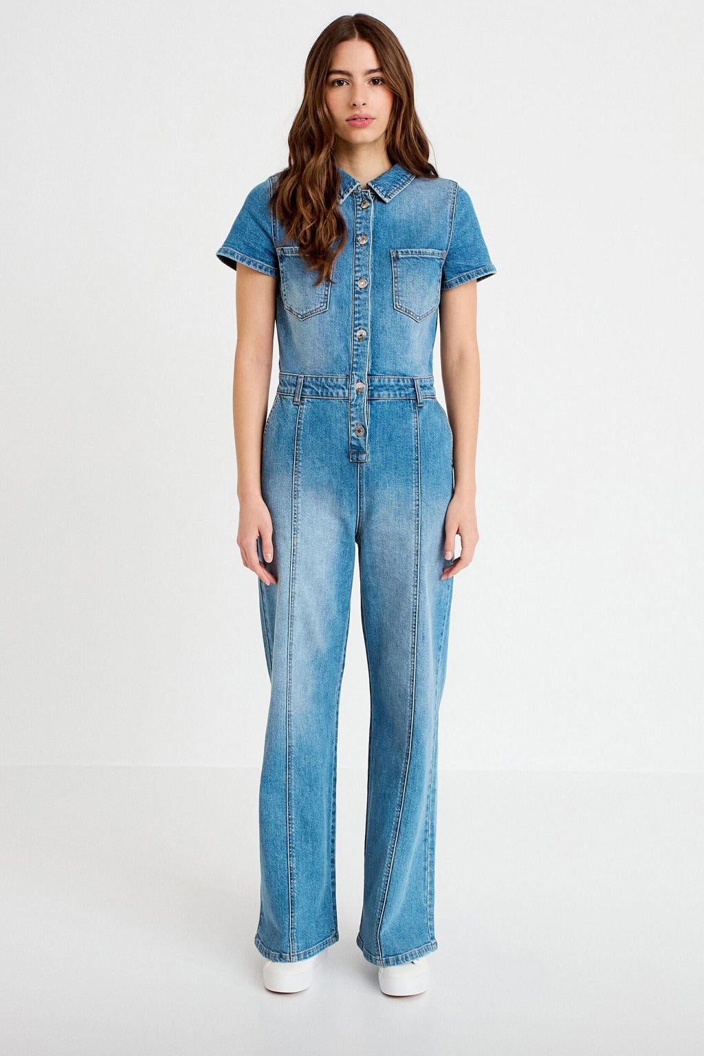 Medium blue denim dames Cache Cache jumpsuit van denim met effen, korte mouwen, klassieke kraag en knoopsluiting