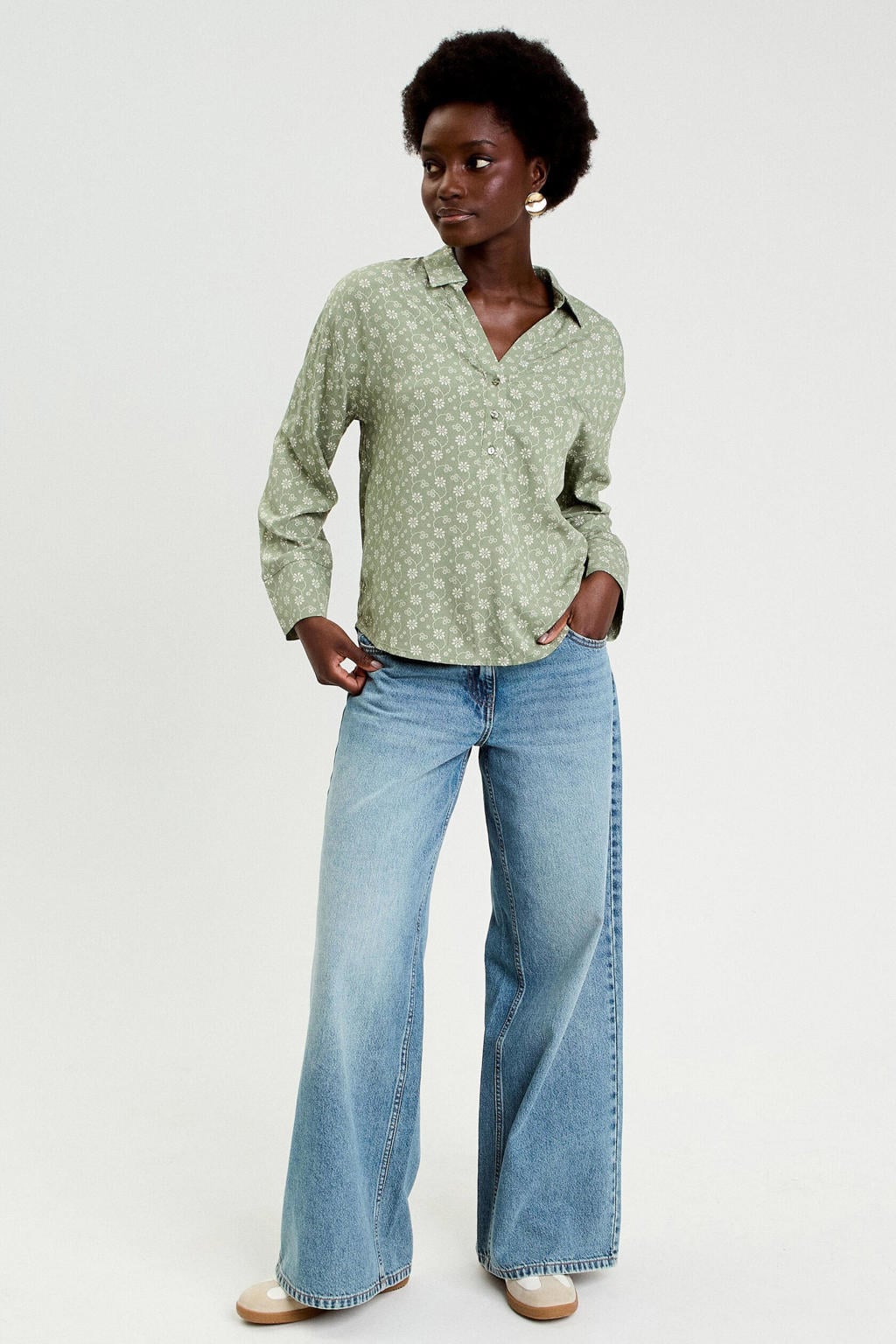 Groene dames Cache Cache gebloemde top van viscose met lange mouwen en polo kraag