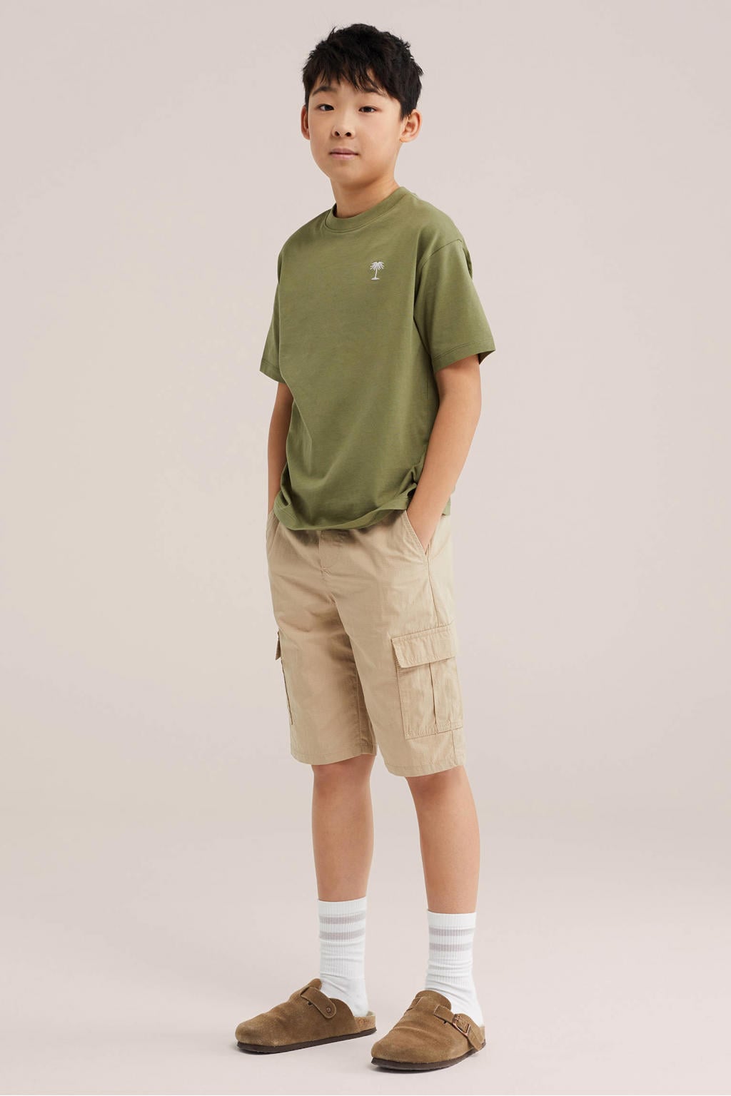 Olijfgroene jongens WE Fashion T-shirt van katoen met backprint, korte mouwen en ronde hals
