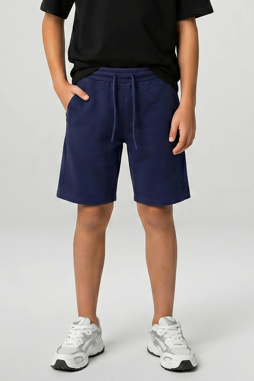Marineblauw jongens Cars regular sweatshort blauw met elastische tailleband met koord en effen