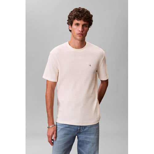CALVIN KLEIN JEANS regular T-shirt met textuur ecru afbeelding