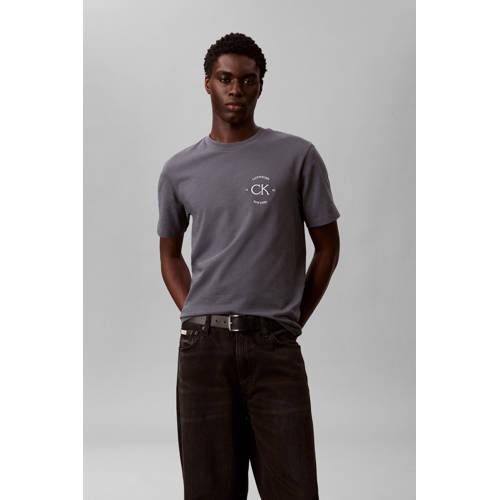 CALVIN KLEIN JEANS relaxed T-shirt met backprint grijsblauw afbeelding