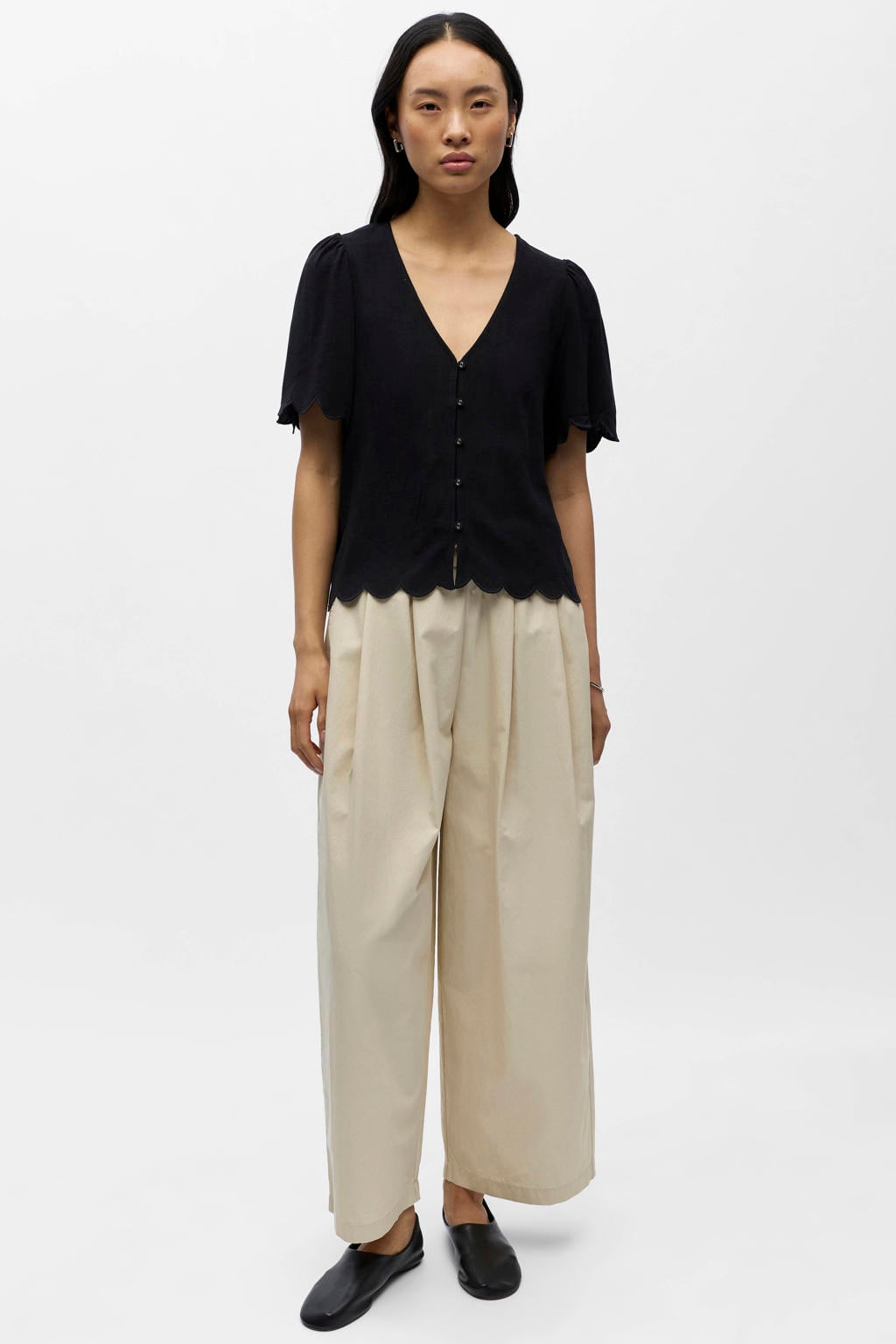 Zwarte dames OBJECT top van viscose met effen, korte mouwen, V-hals en geweven detail