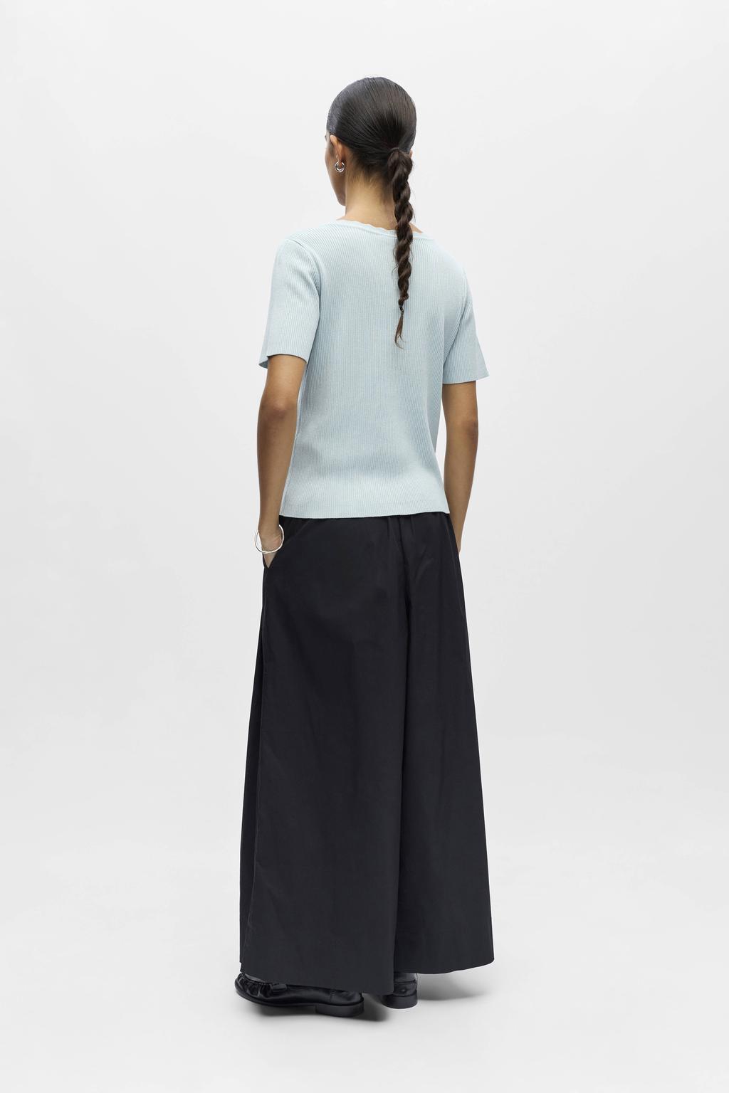Lichtblauwe dames OBJECT top rib gebreid van viscose met effen, korte mouwen en V-hals