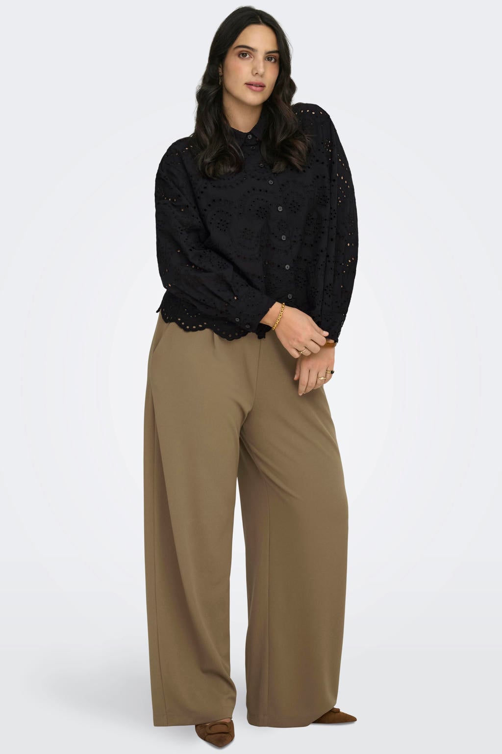 Zwarte dames ONLY CARMAKOMA blouse van katoen met effen, lange mouwen, klassieke kraag, knoopsluiting en borduursels