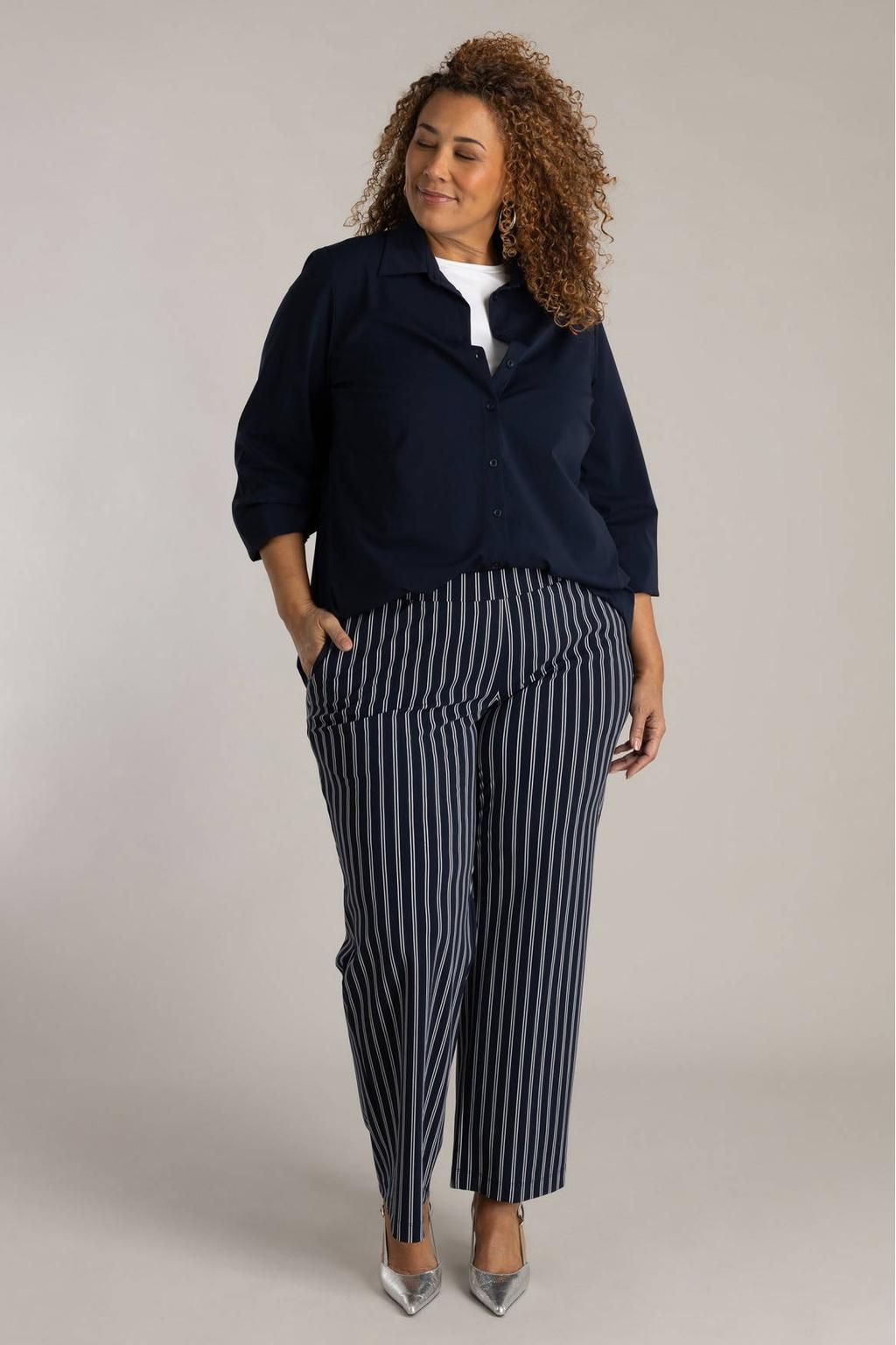 Donkerblauwe dames Colletta blouse van polyamide met effen, lange mouwen, klassieke kraag, knoopsluiting en smockwerk