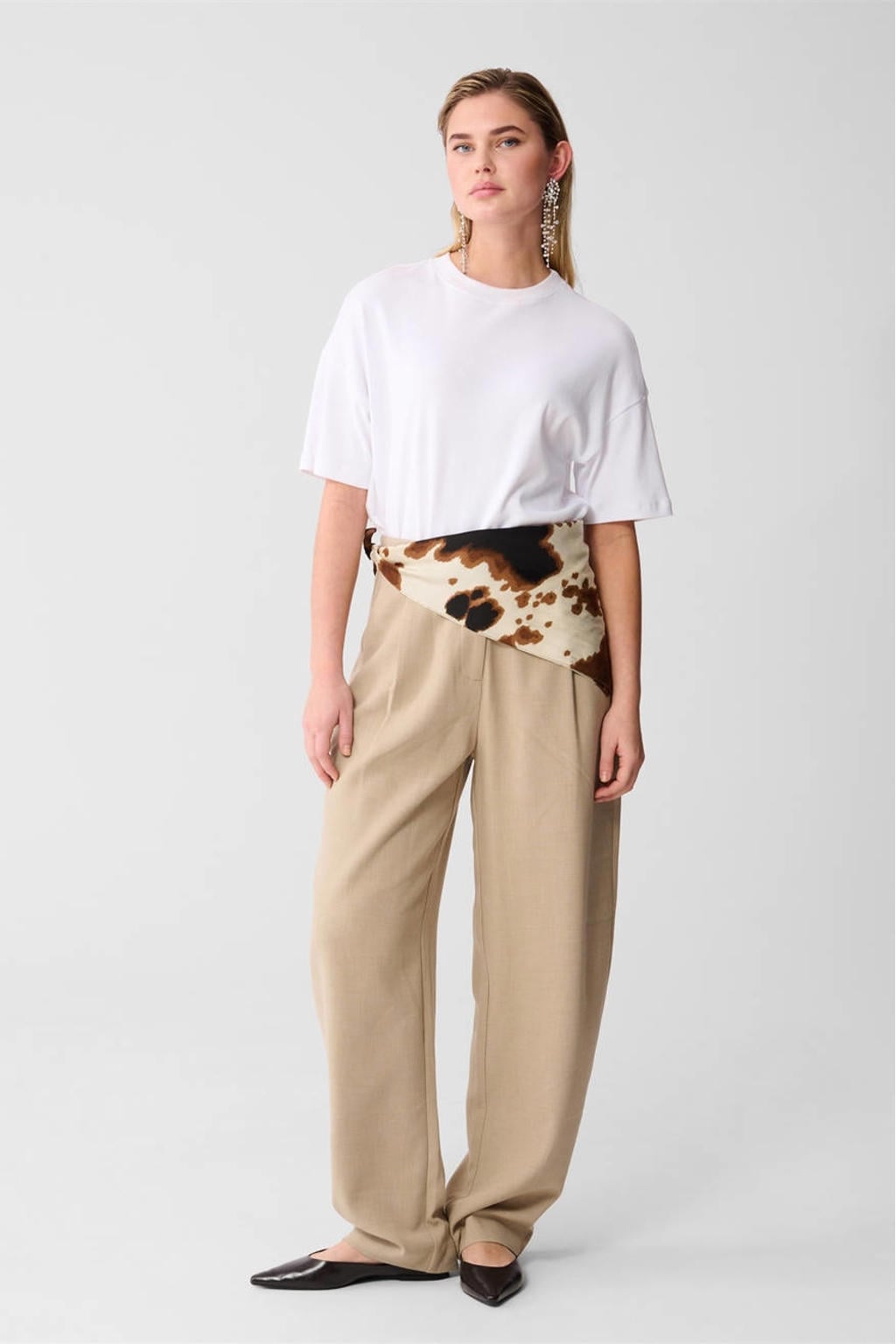Beige dames Shoeby barrel high waist pantalon van polyester met rits, haak- en knoopsluiting en effen
