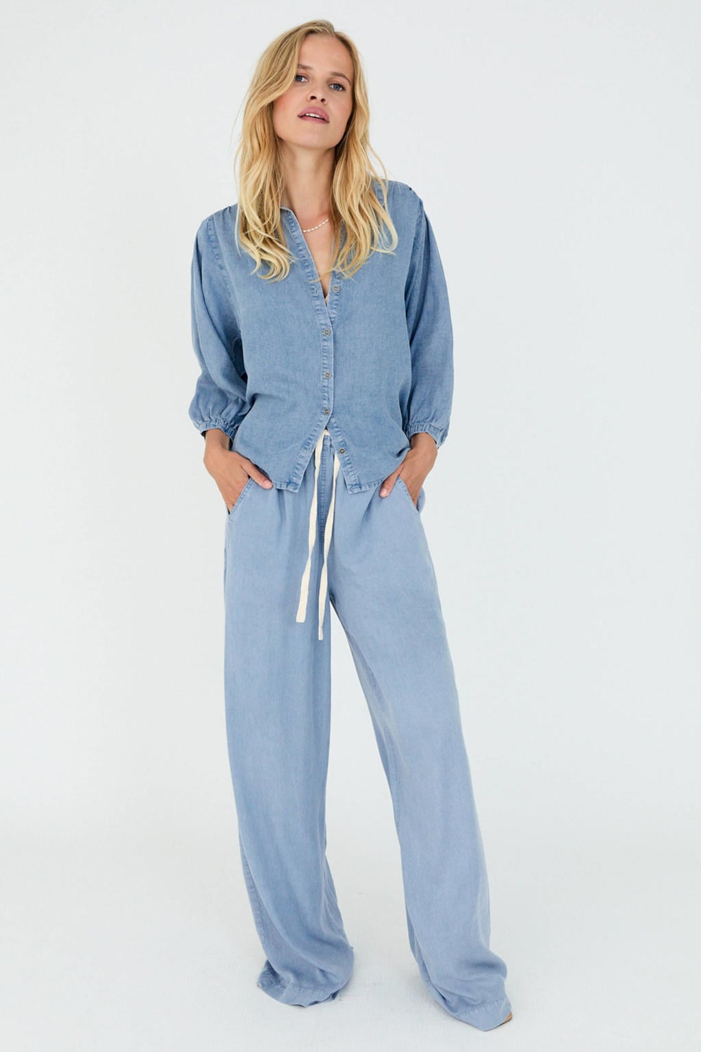 Blauwe dames Moscow blouse van lyocell met effen, half lange mouwen, klassieke kraag en knoopsluiting