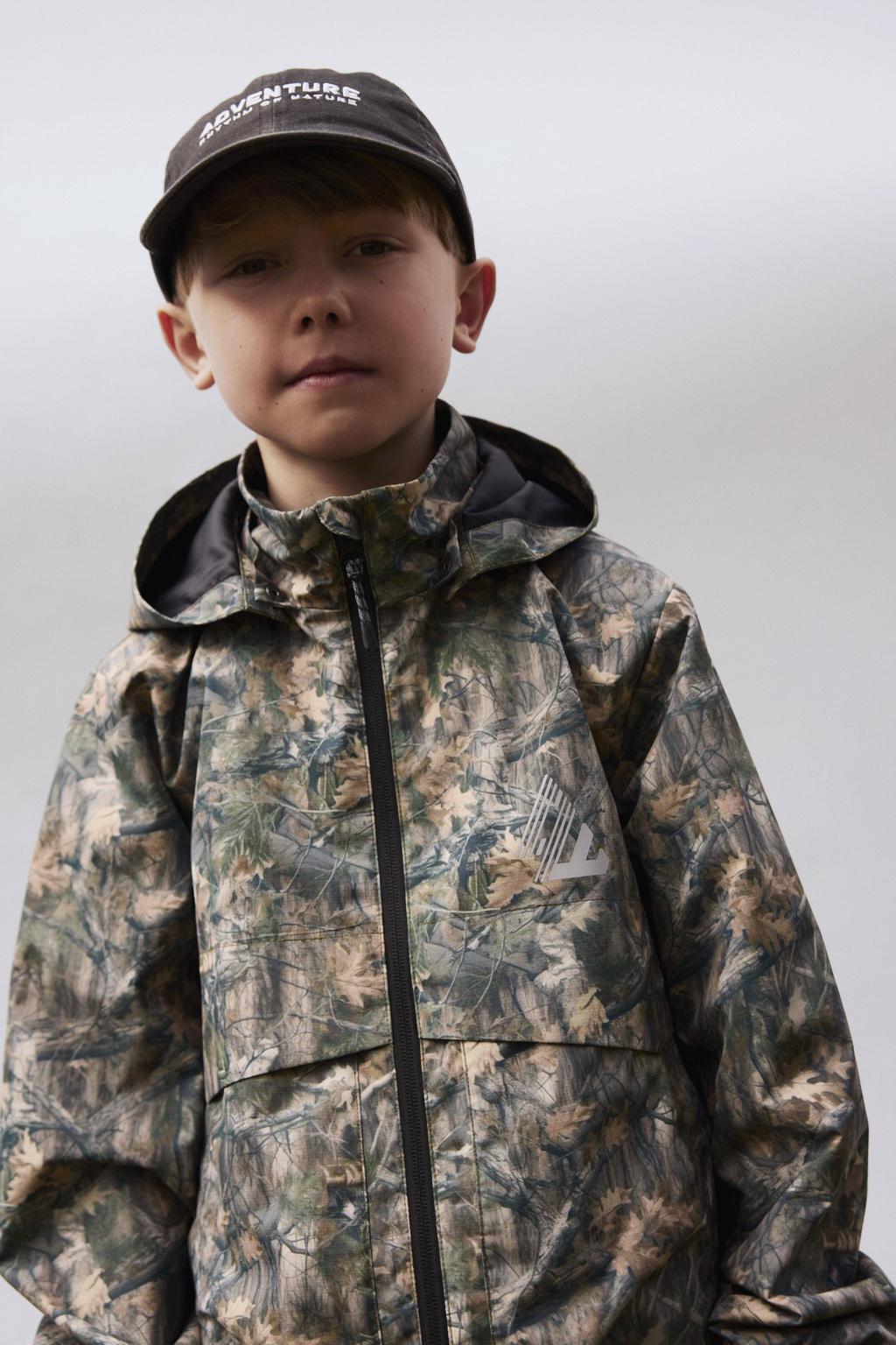 Groene jongens NAME IT KIDS tussenjas van polyester met camouflageprint, lange mouwen, ronde hals, ritssluiting en reflecterende details