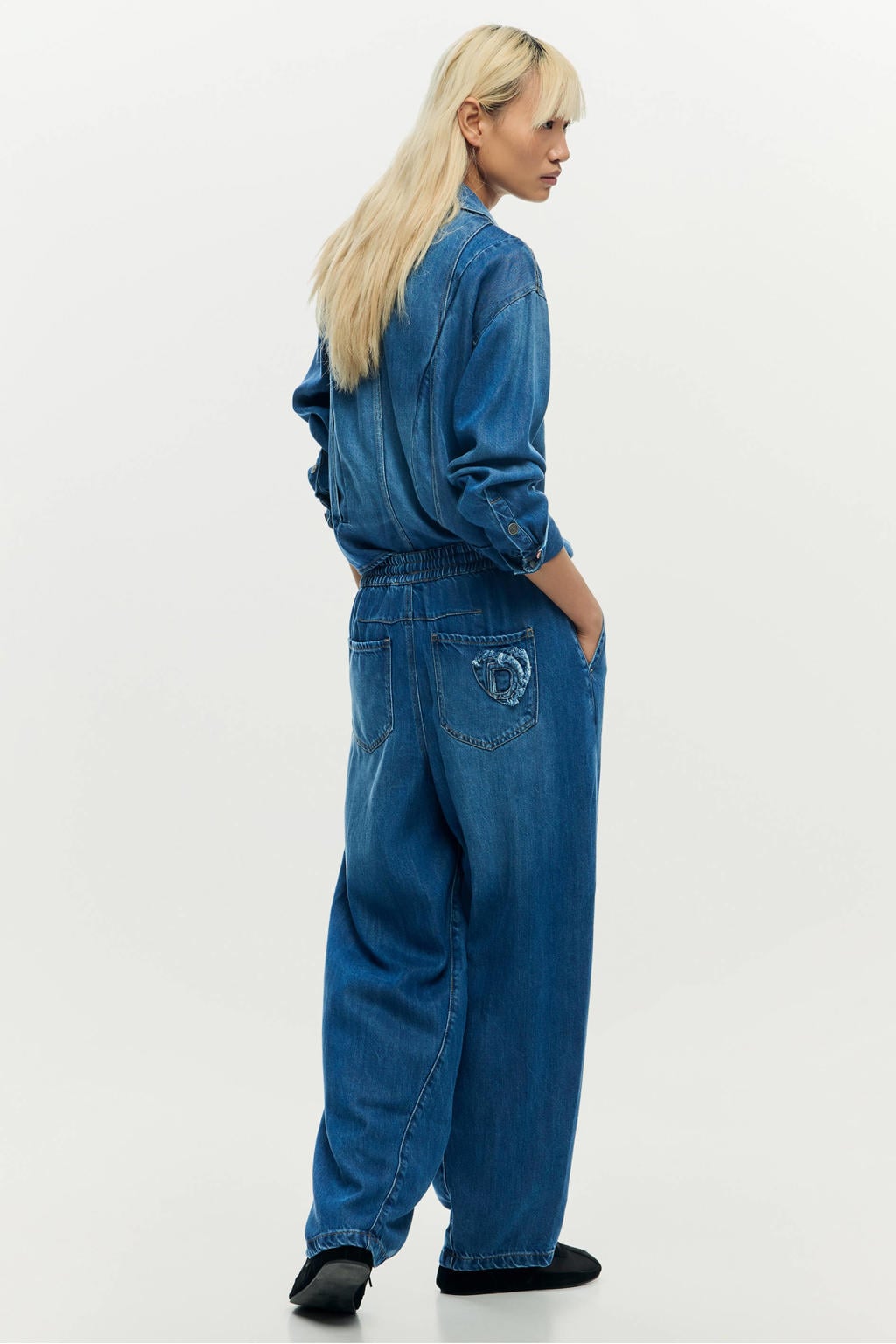 Medium blue denim dames Desigual spijkerjas mediumblauw van lyocell met effen, lange mouwen, klassieke kraag en knoopsluiting