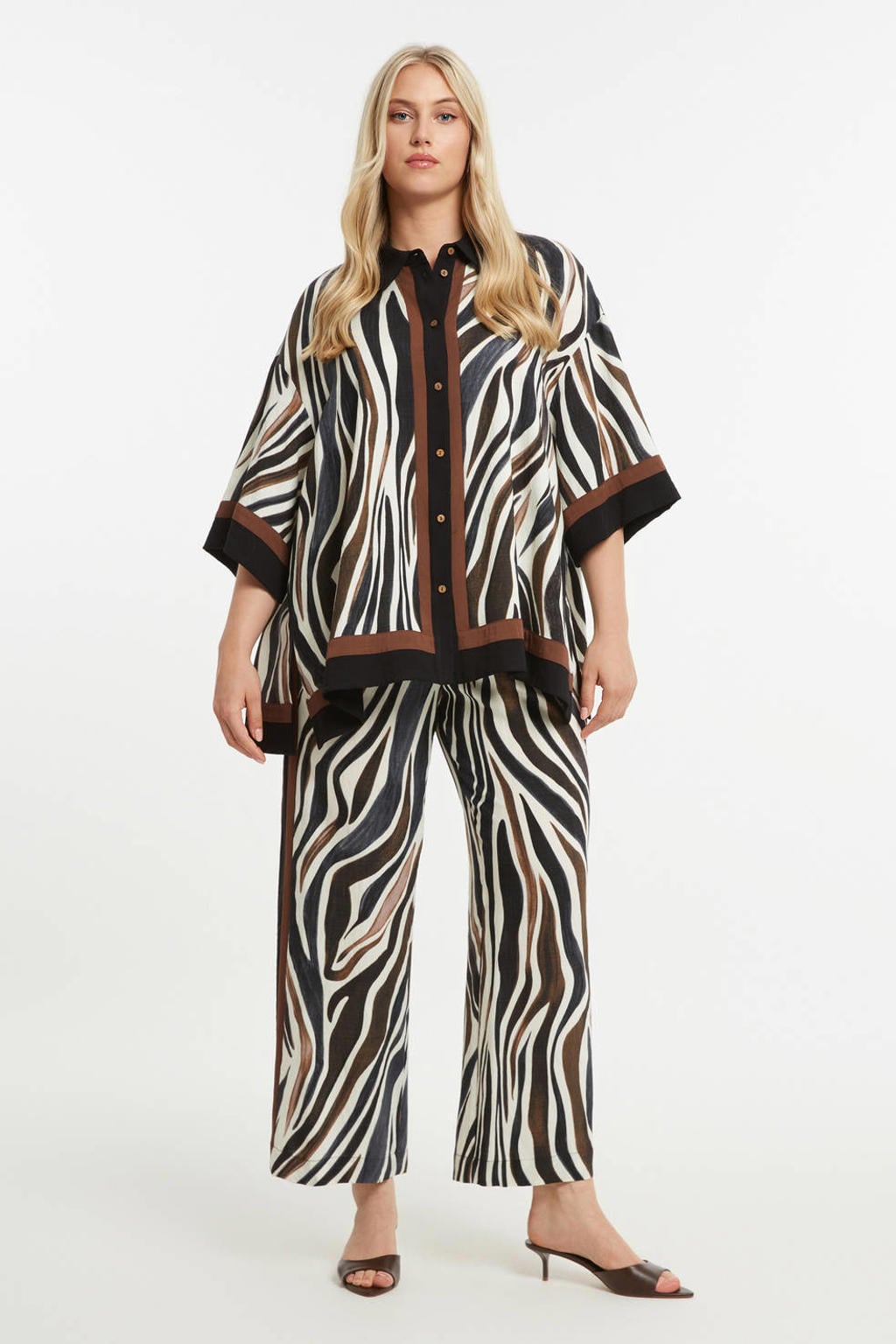 Bruin, zwart en witte dames Mat Fashion gestreepte blouse van viscose met half lange mouwen, klassieke kraag en knoopsluiting