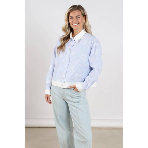 NUKUS blouse lichtblauw met pailletten afbeelding