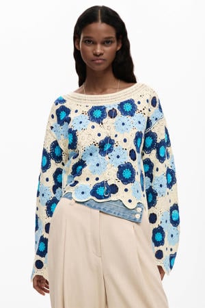 gebloemde sweater blauw gehaakt