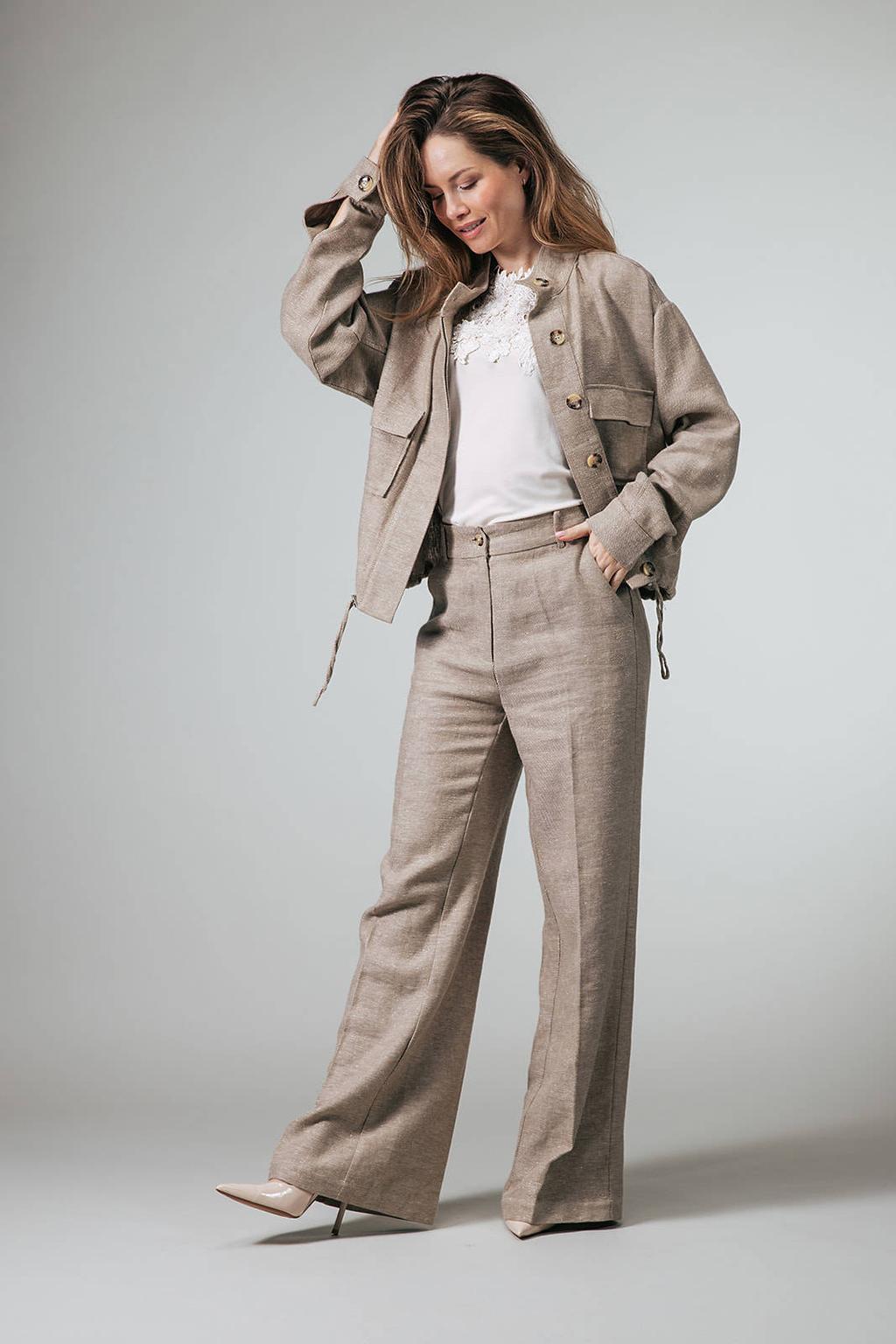 Taupe dames LabeL DOT zomerjas van linnen met effen, lange mouwen en opstaande kraag