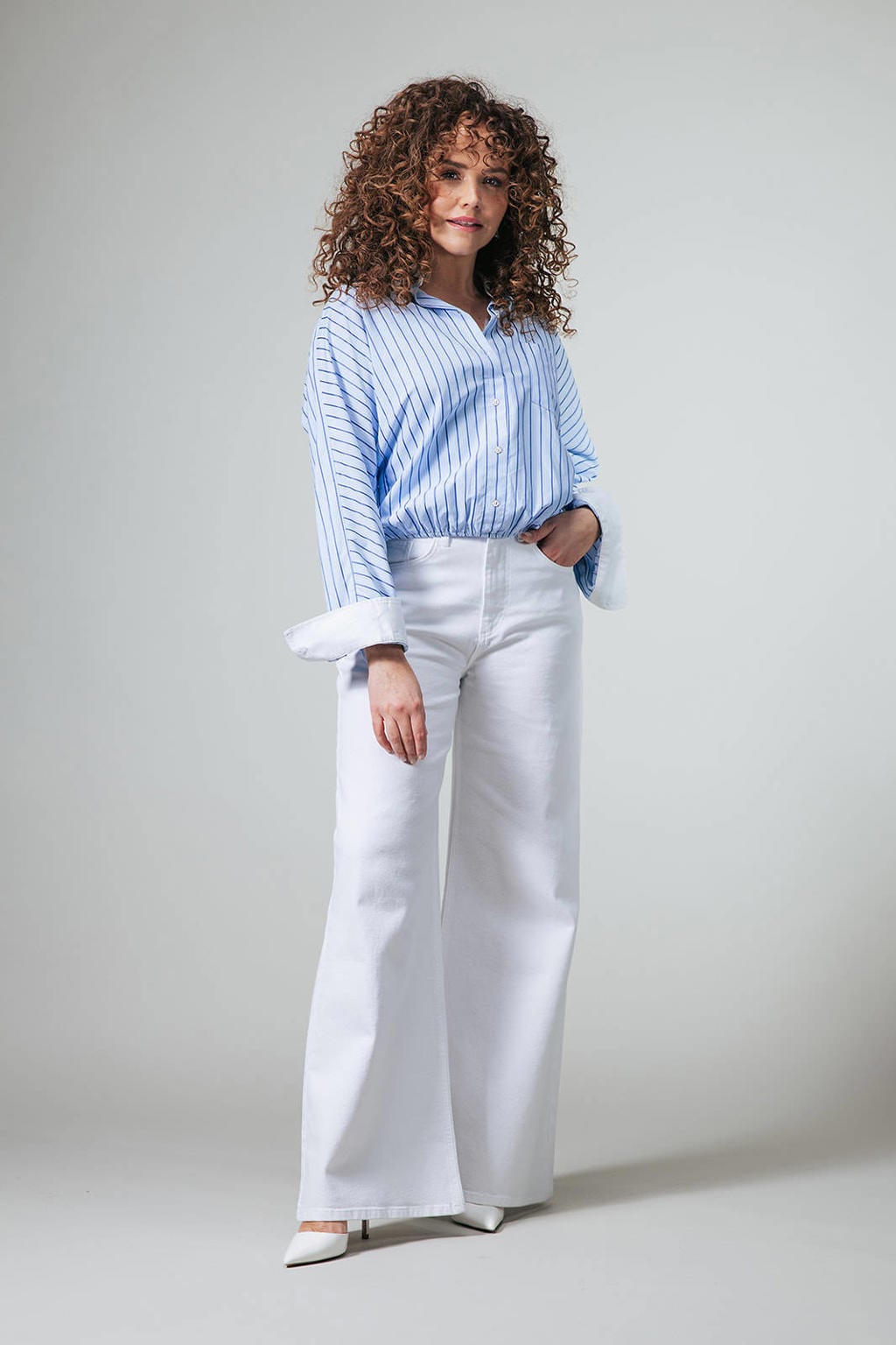 Blauw en witte dames LabeL DOT gestreepte top van polyester met lange mouwen en klassieke kraag