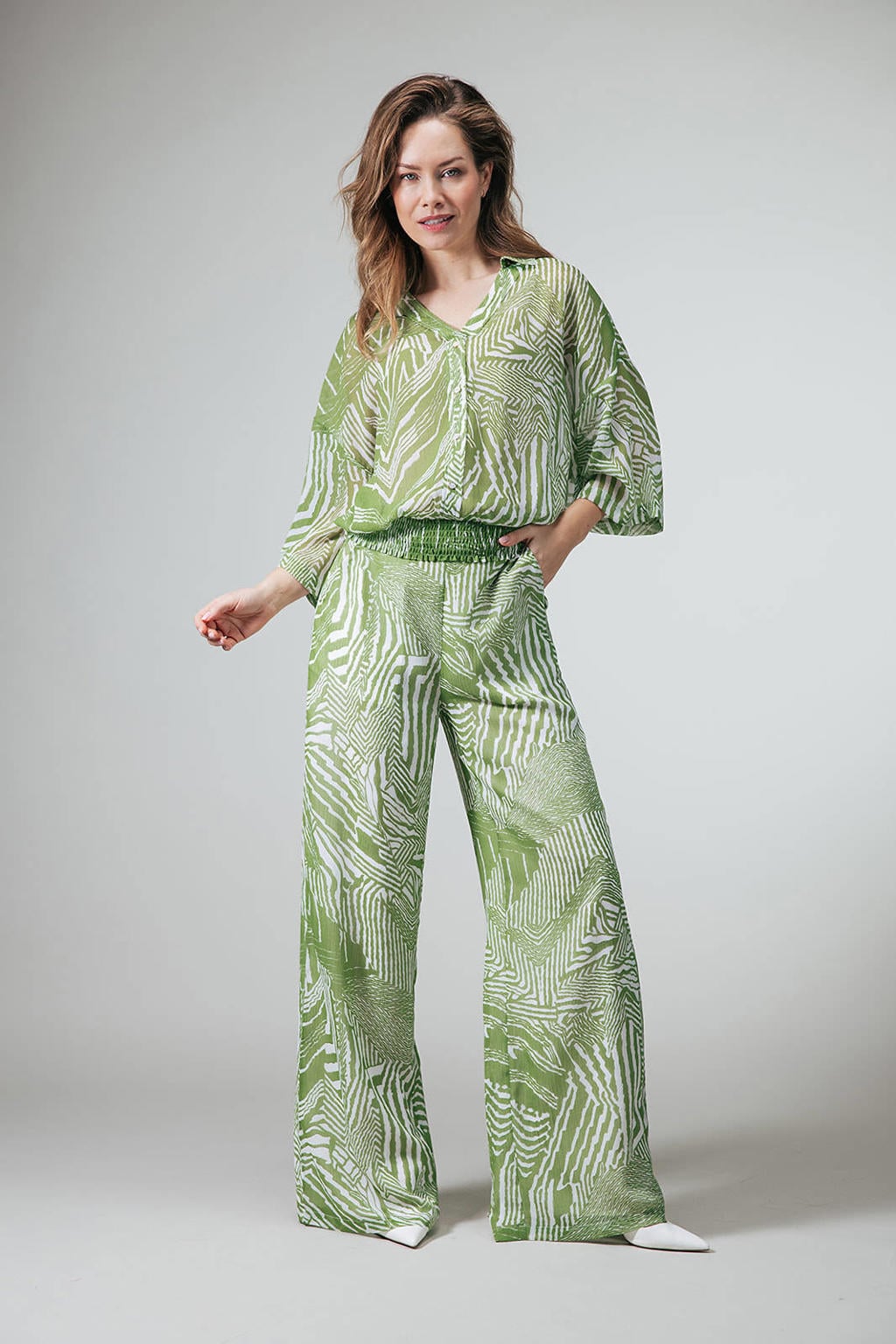 Groen en ecru dames LabeL DOT top van polyester met driekwart mouwen en V-hals