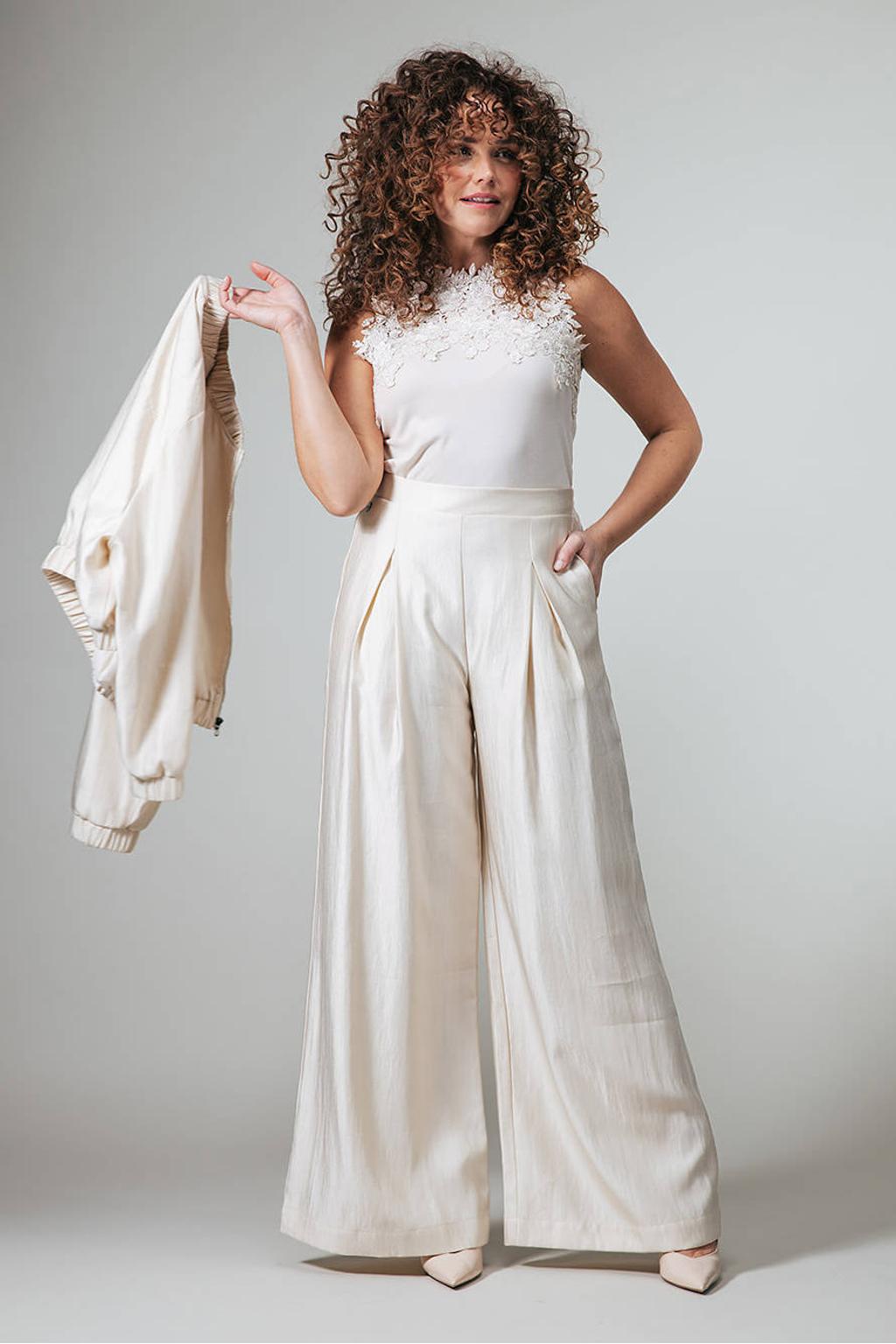 Ecru dames LabeL DOT kanten top met effen en ronde hals