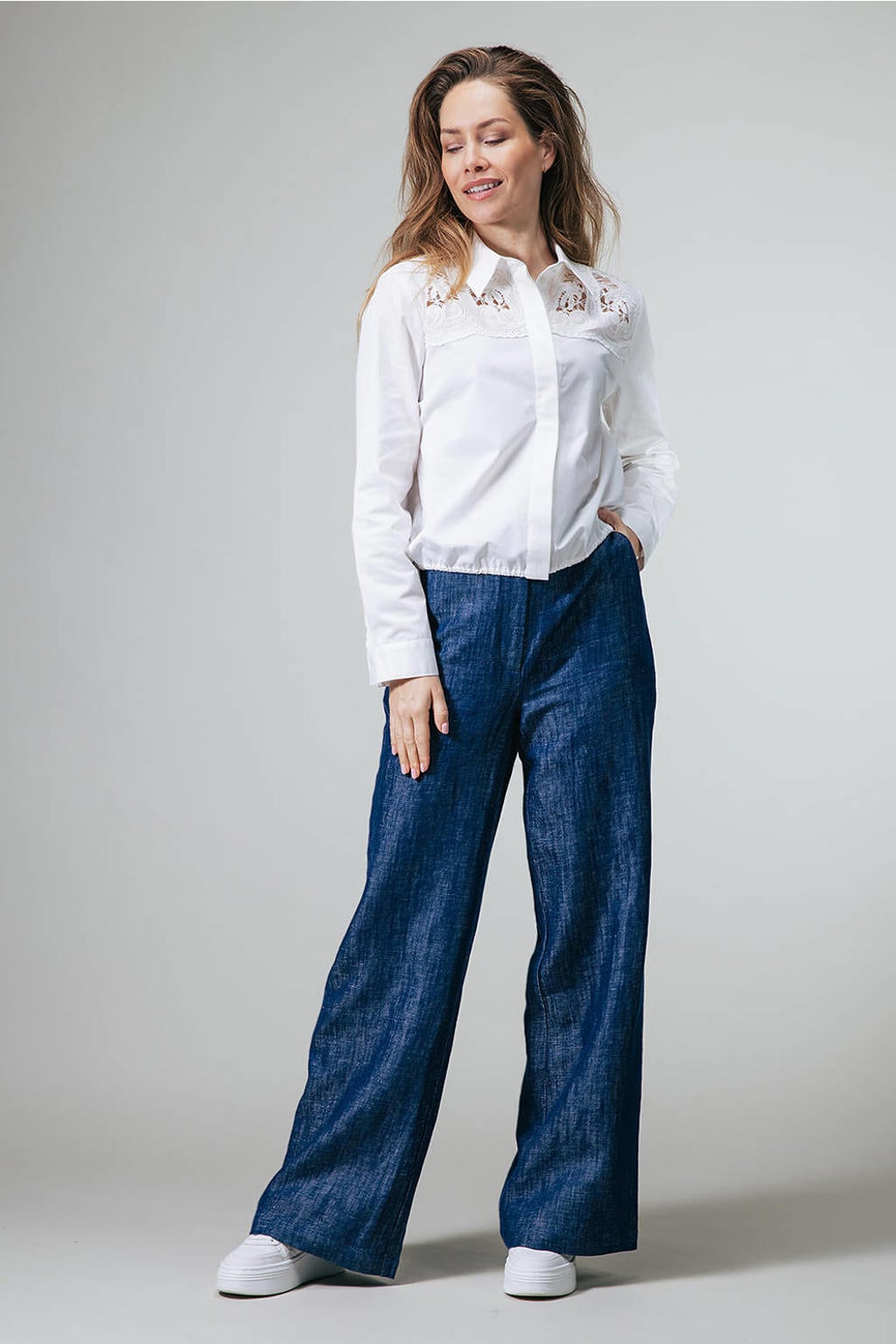 Ecru dames LabeL DOT blouse van katoen met effen, lange mouwen, klassieke kraag, knoopsluiting en kant