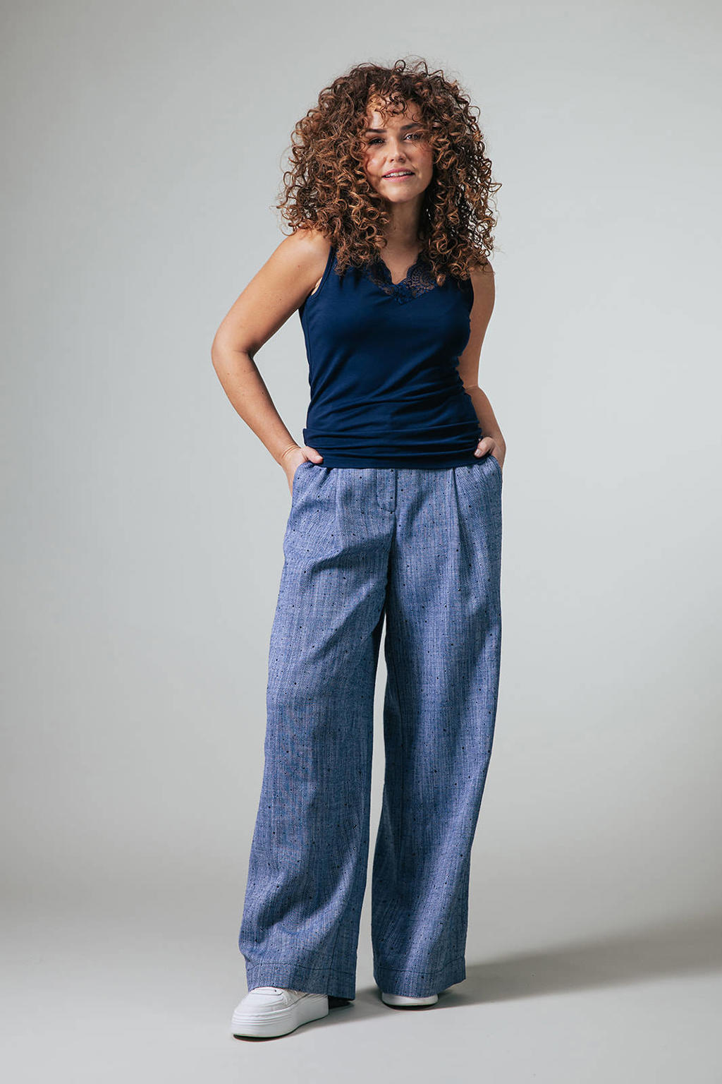 Blauwe dames LabeL DOT top van viscose met effen, V-hals en kant