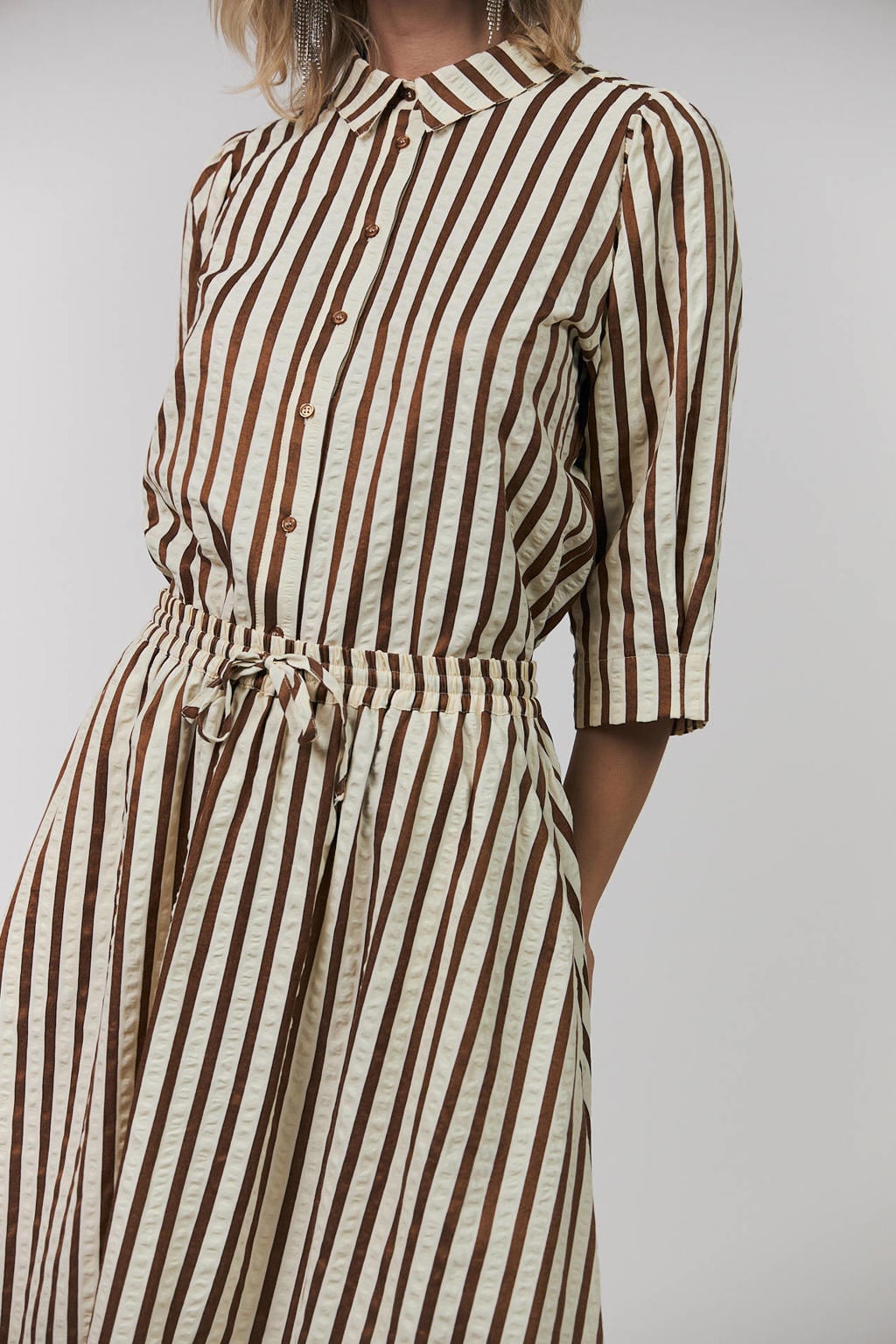 Bruine dames Lollys Laundry gestreepte blouse van katoen met driekwart mouwen, klassieke kraag en knoopsluiting
