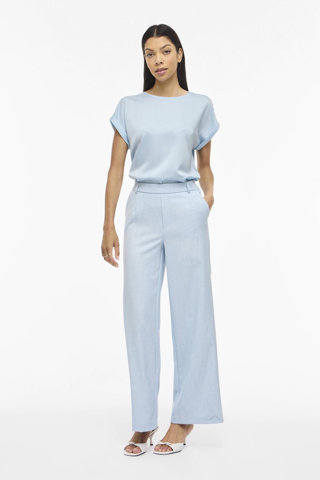 Lichtblauwe dames VILA satijnen blousetop van polyester met effen, korte mouwen, ronde hals en glimmend detail