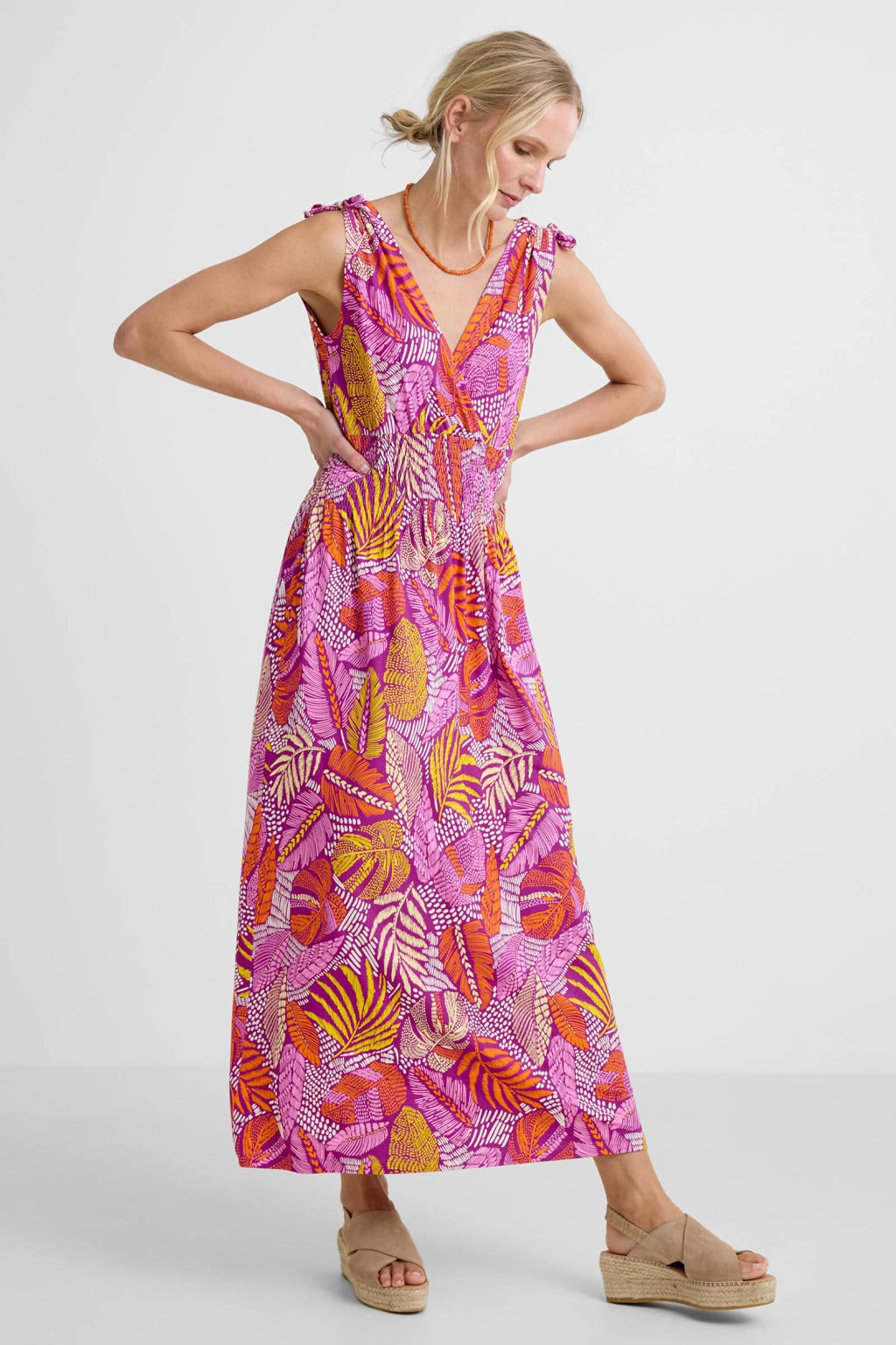 Roze, oranje en gele dames Geisha midi jurk van viscose met bladprint en V-hals