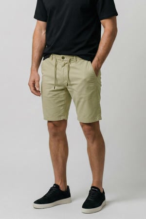 regular casual short zand