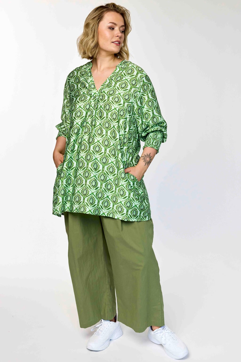 Groene dames Gozzip tuniek van viscose met driekwart mouwen en V-hals