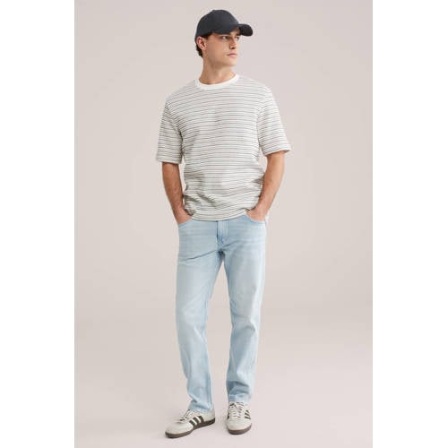 WE Fashion regular gestreepte T-shirt ecru afbeelding