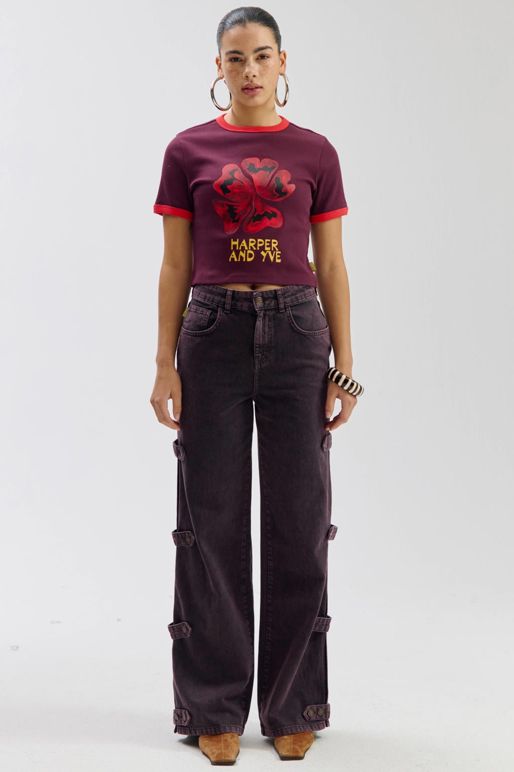Roodbruine dames HARPER & YVE cropped top bruin met korte mouwen en ronde hals