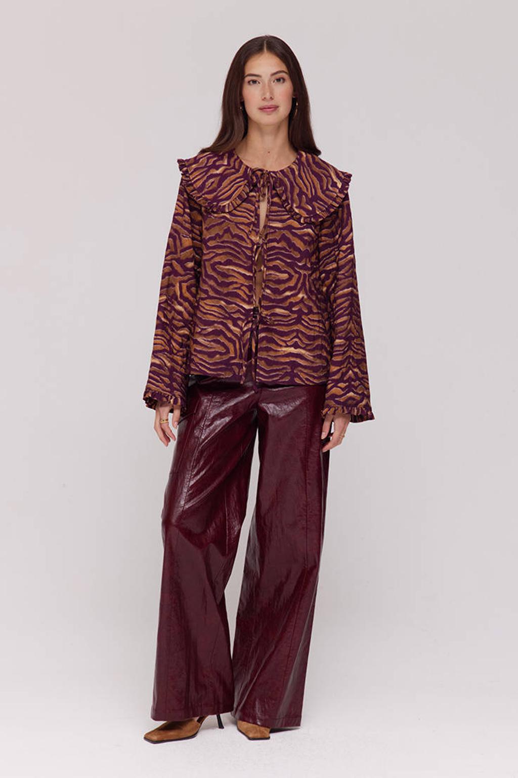 Bruin en ecru dames HARPER & YVE jasje van viscose met backprint, lange mouwen, ronde hals, knoopsluiting en borduursels