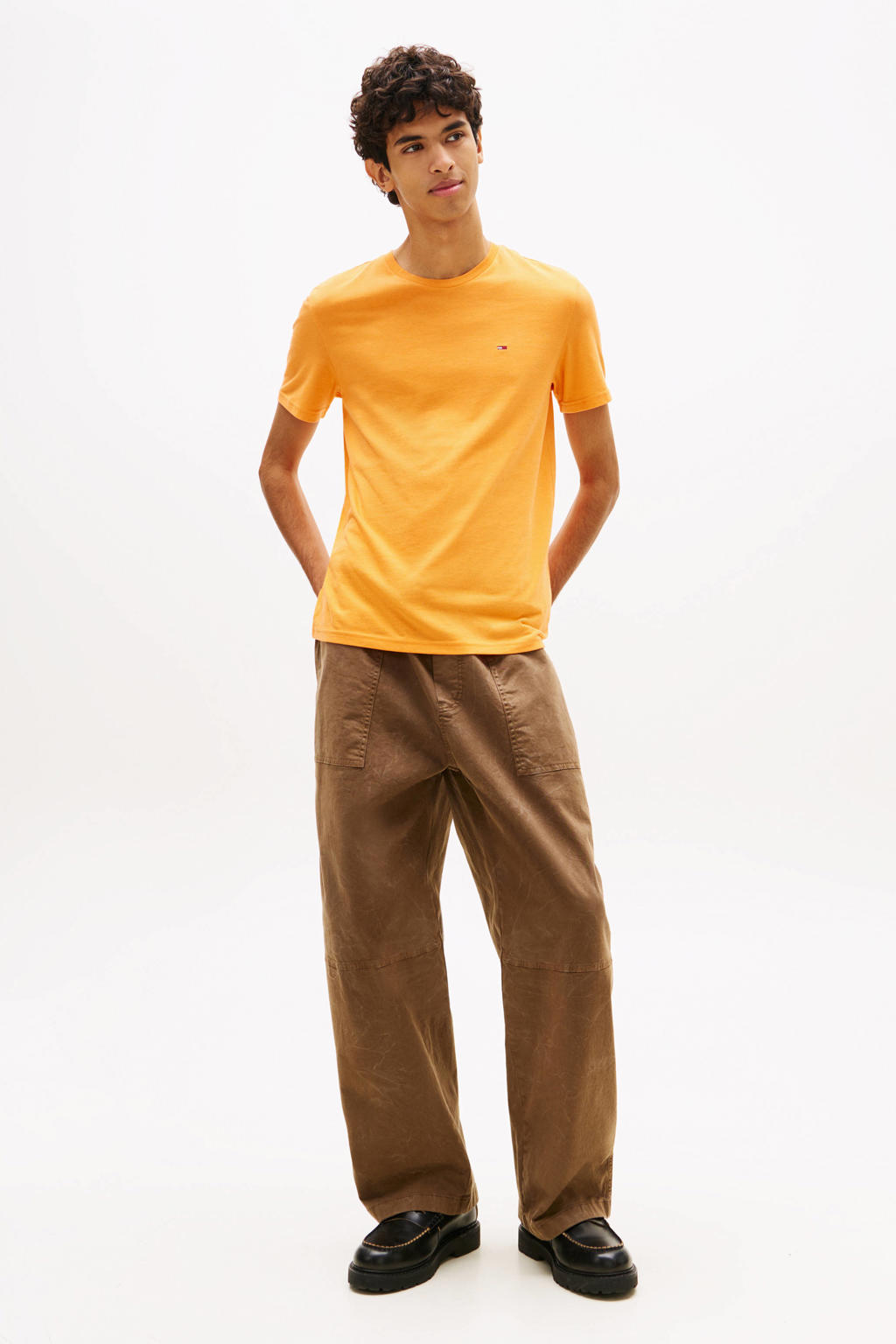 Oranje heren Tommy Jeans slim T-shirt van katoen met melée print, korte mouwen en ronde hals