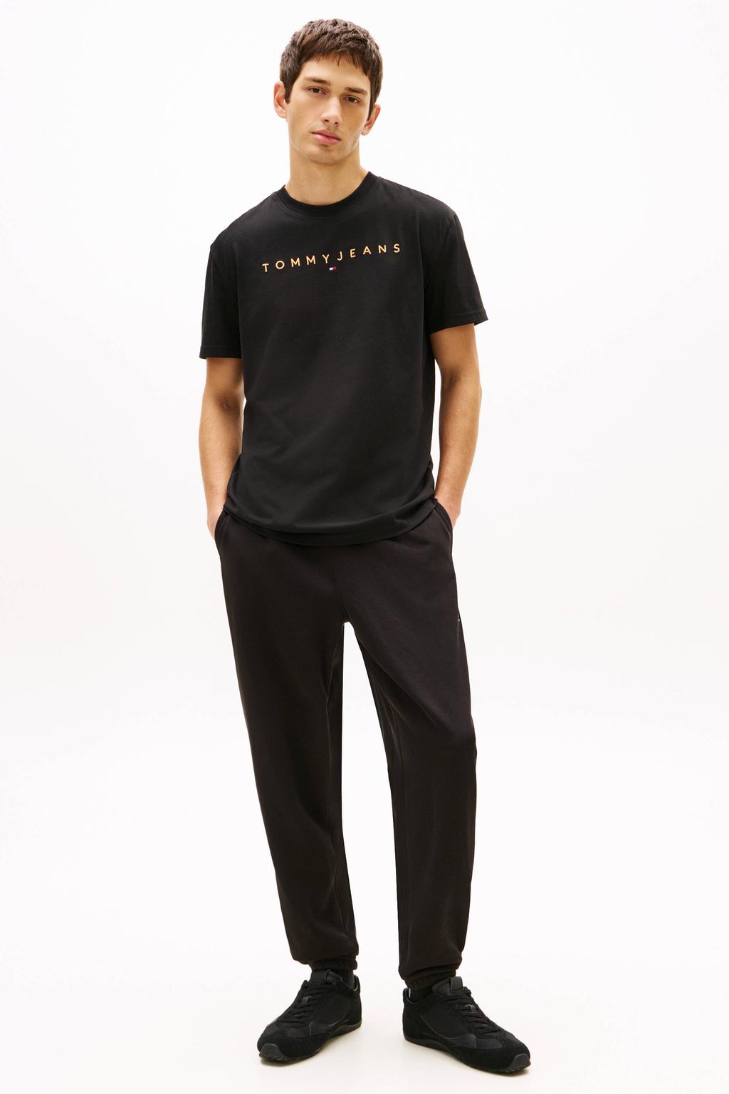 Zwarte heren Tommy Jeans regular T-shirt van katoen met logo dessin, korte mouwen en ronde hals