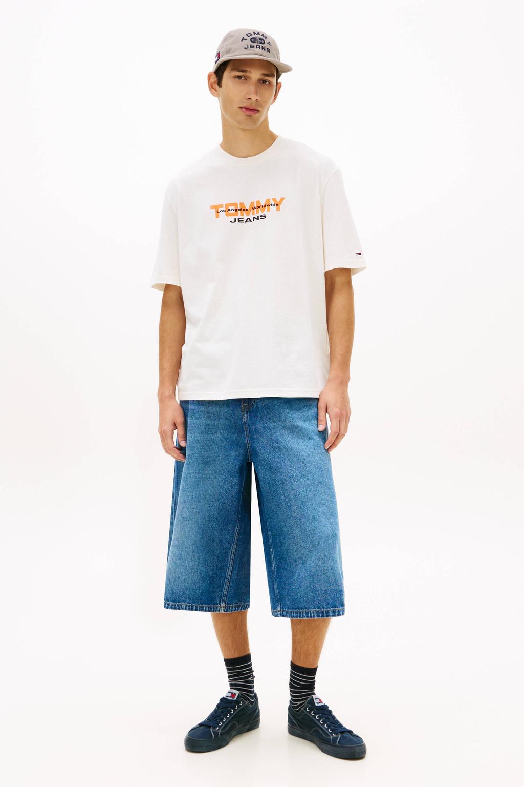 Ecru heren Tommy Jeans regular T-shirt van katoen met logo dessin, korte mouwen en ronde hals