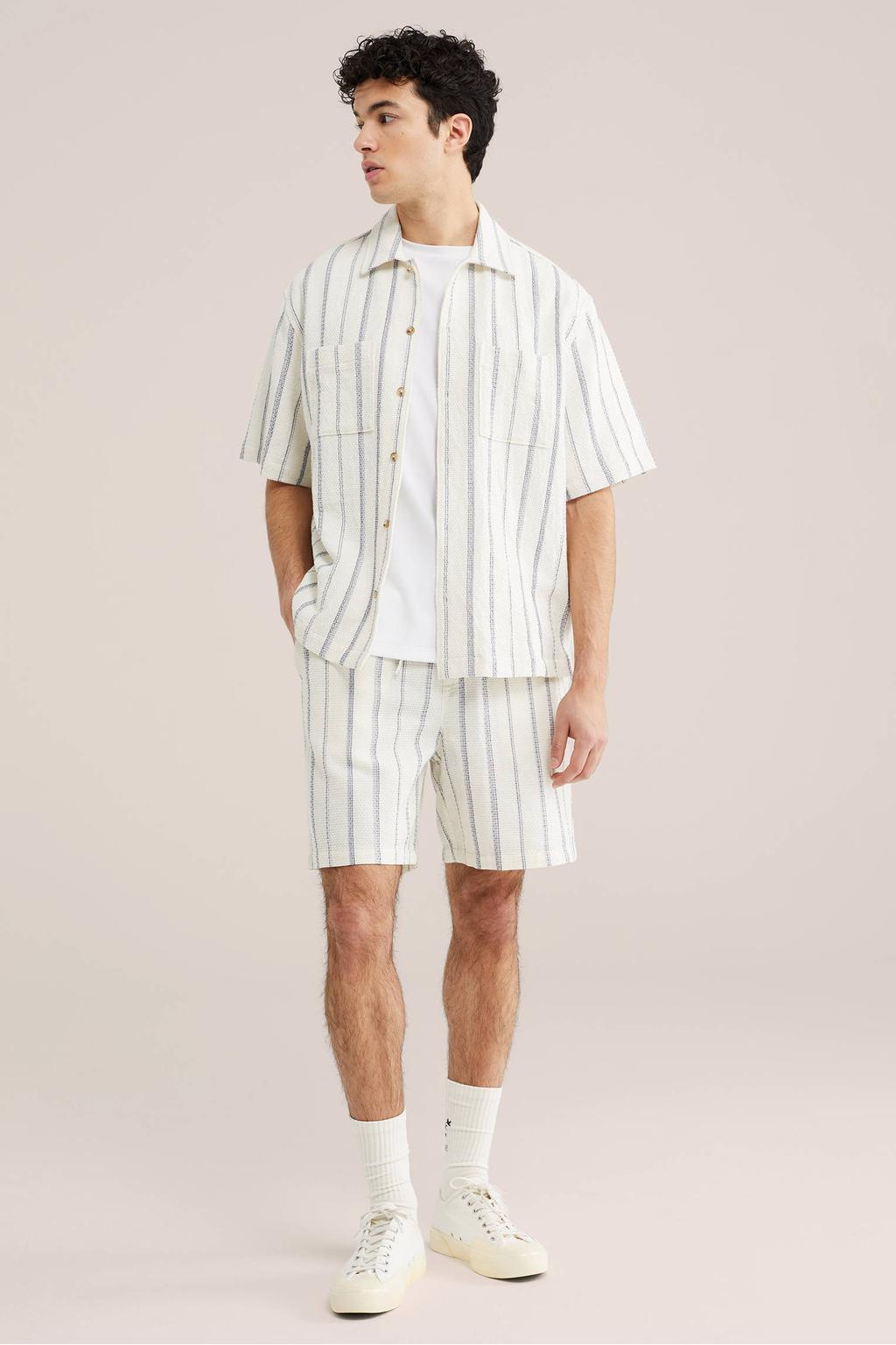 WE Fashion gestreepte casual short ecru