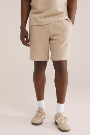 relaxed sweatshort beige met ingebreid patroon