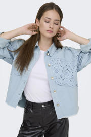 thumbnail: Lichtblauwe dames ONLY jack broderie van denim met effen, lange mouwen, klassieke kraag en knoopsluiting