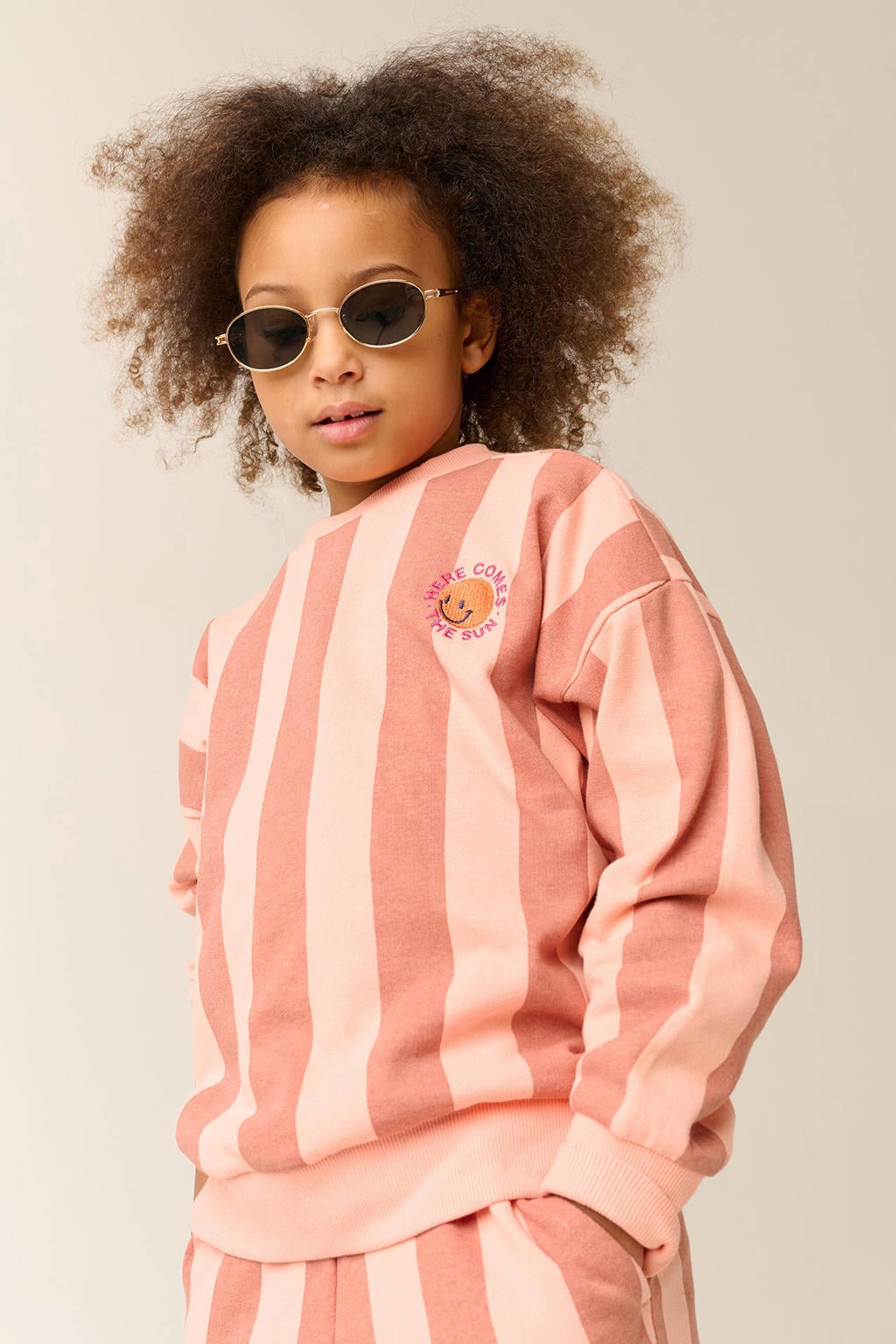 Zalmkleurige meisjes Tumble 'n Dry gestreepte sweater met lange mouwen en ronde hals