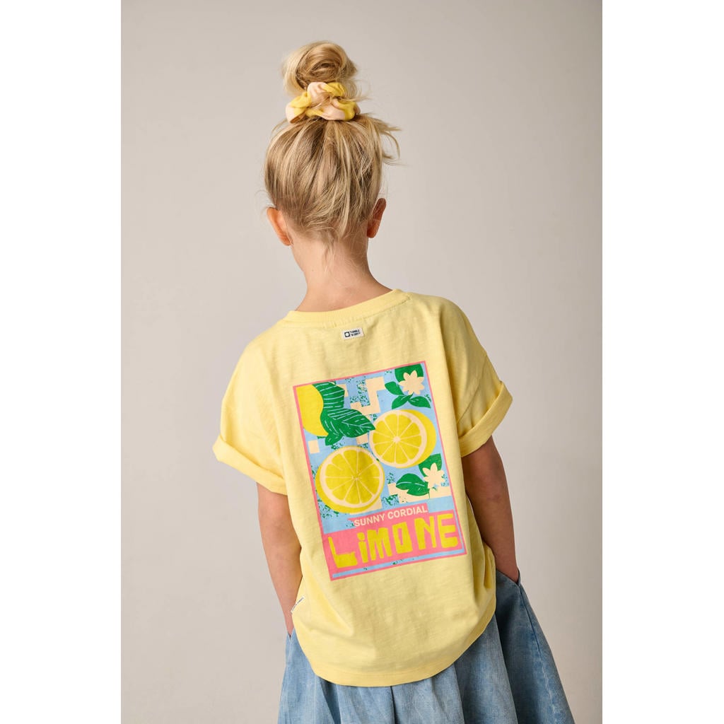 Lichtgele meisjes Tumble 'n Dry T-shirt met backprint, korte mouwen, ronde hals en borduursels