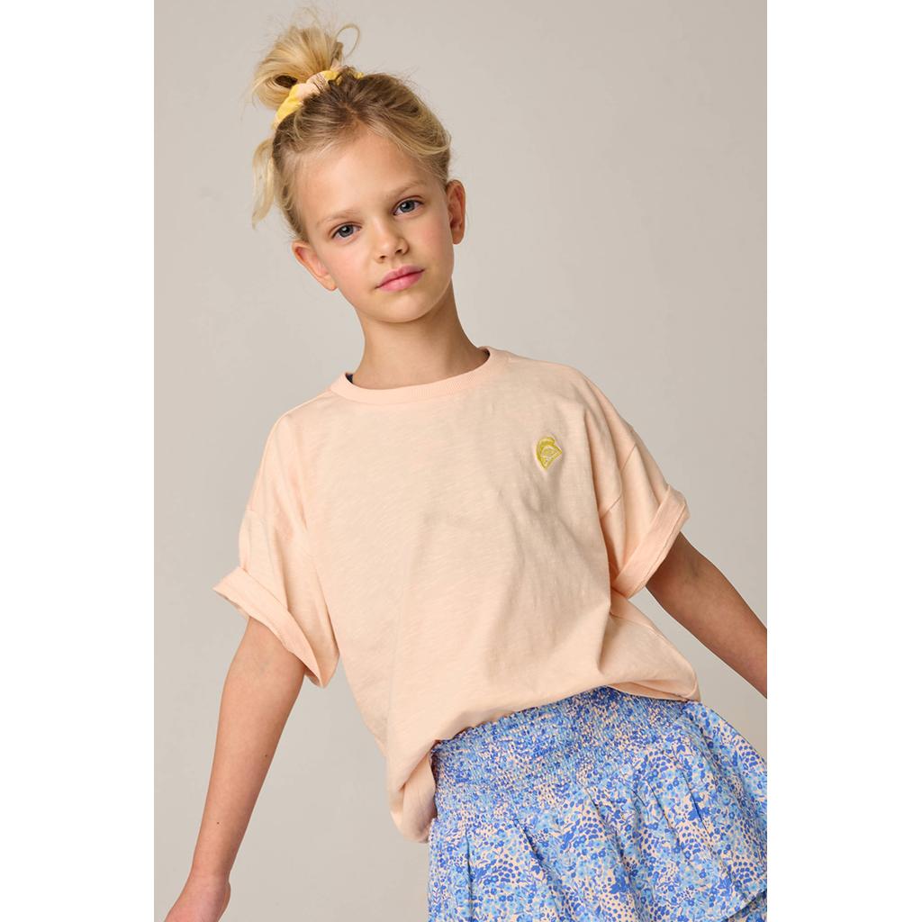 Lichtroze meisjes Tumble 'n Dry T-shirt met backprint, korte mouwen, ronde hals en borduursels